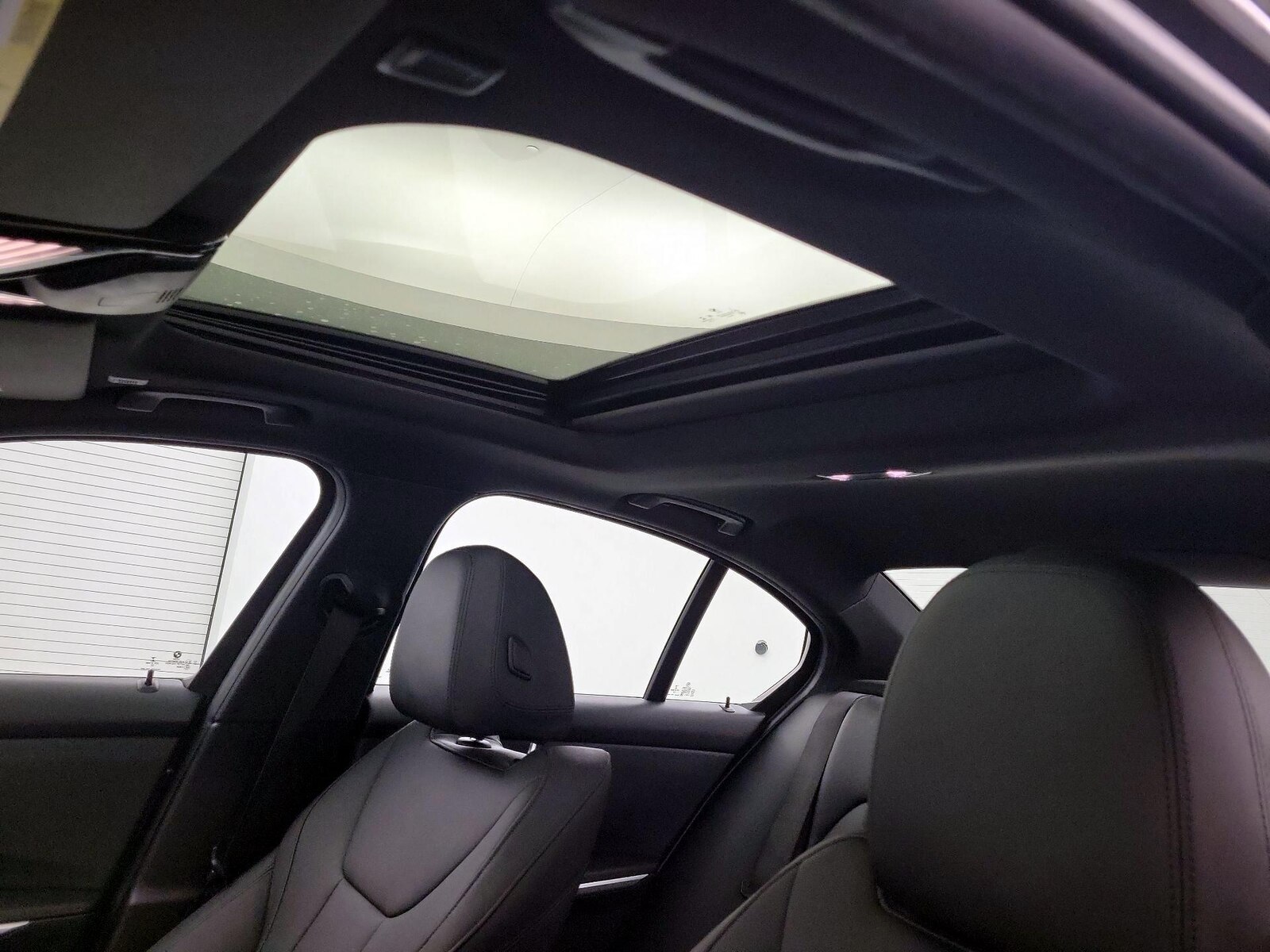 Sunroof(s) & Overhead Airbags