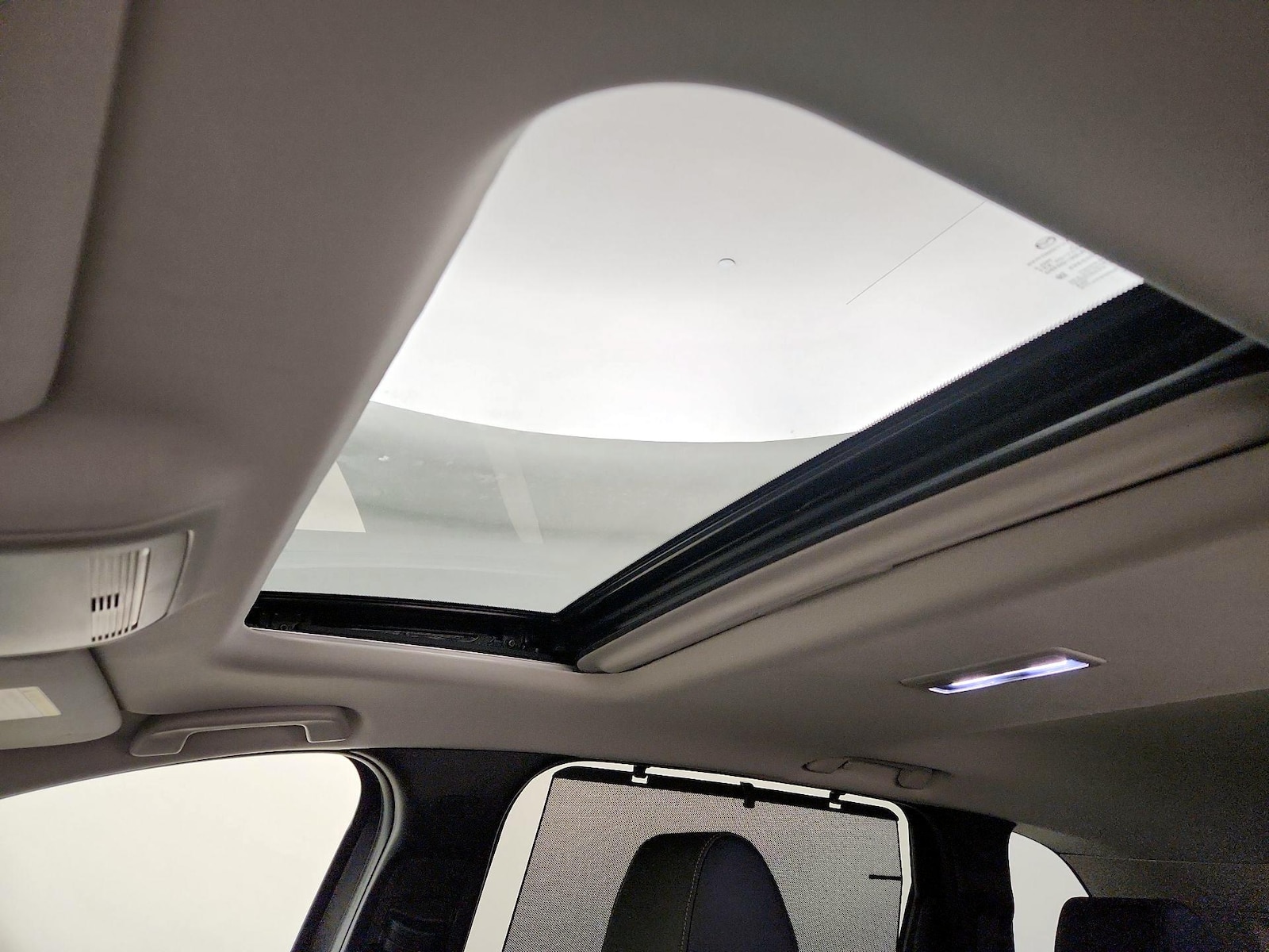 Sunroof(s) & Overhead Airbags