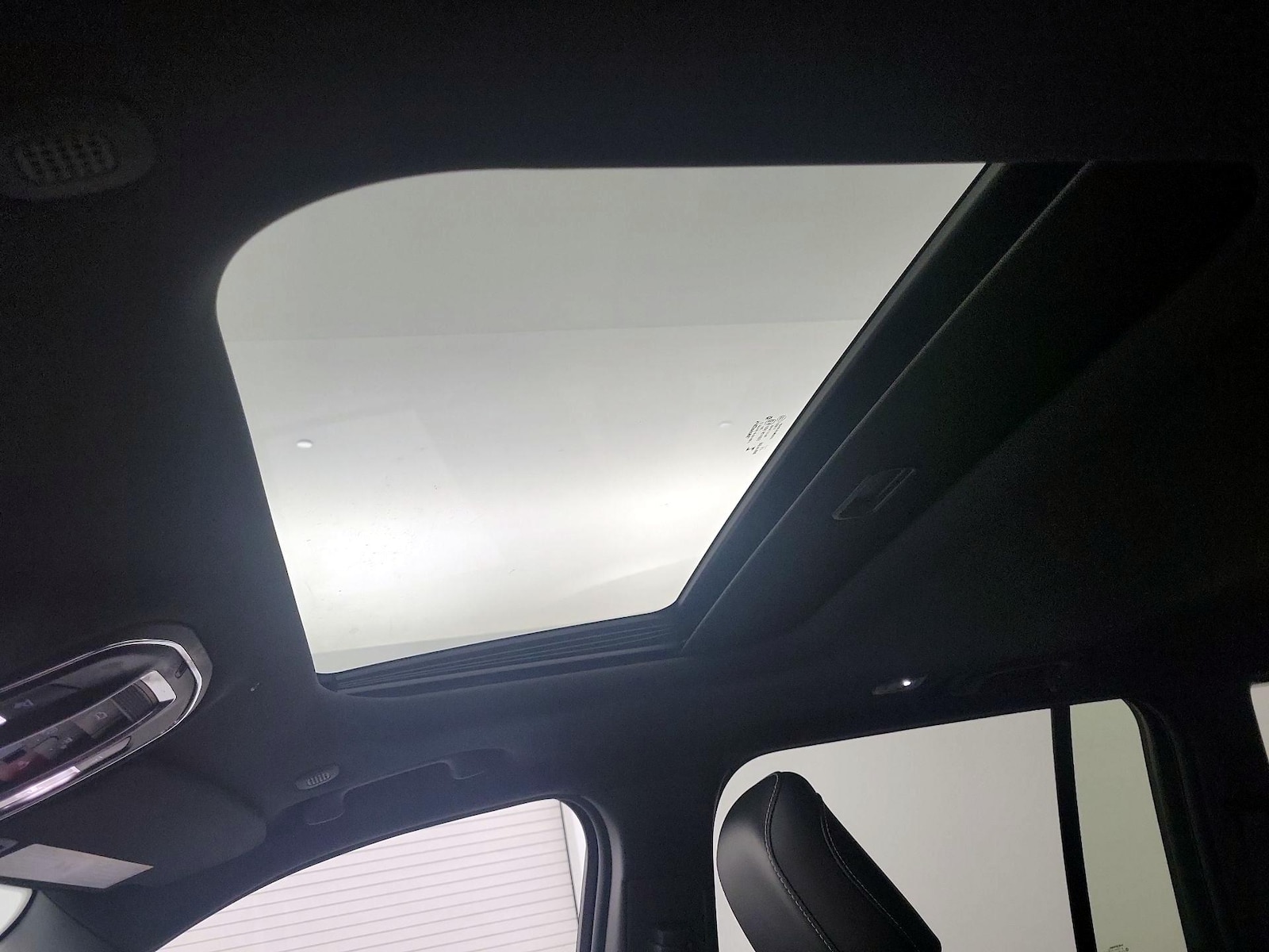Sunroof(s) & Overhead Airbags