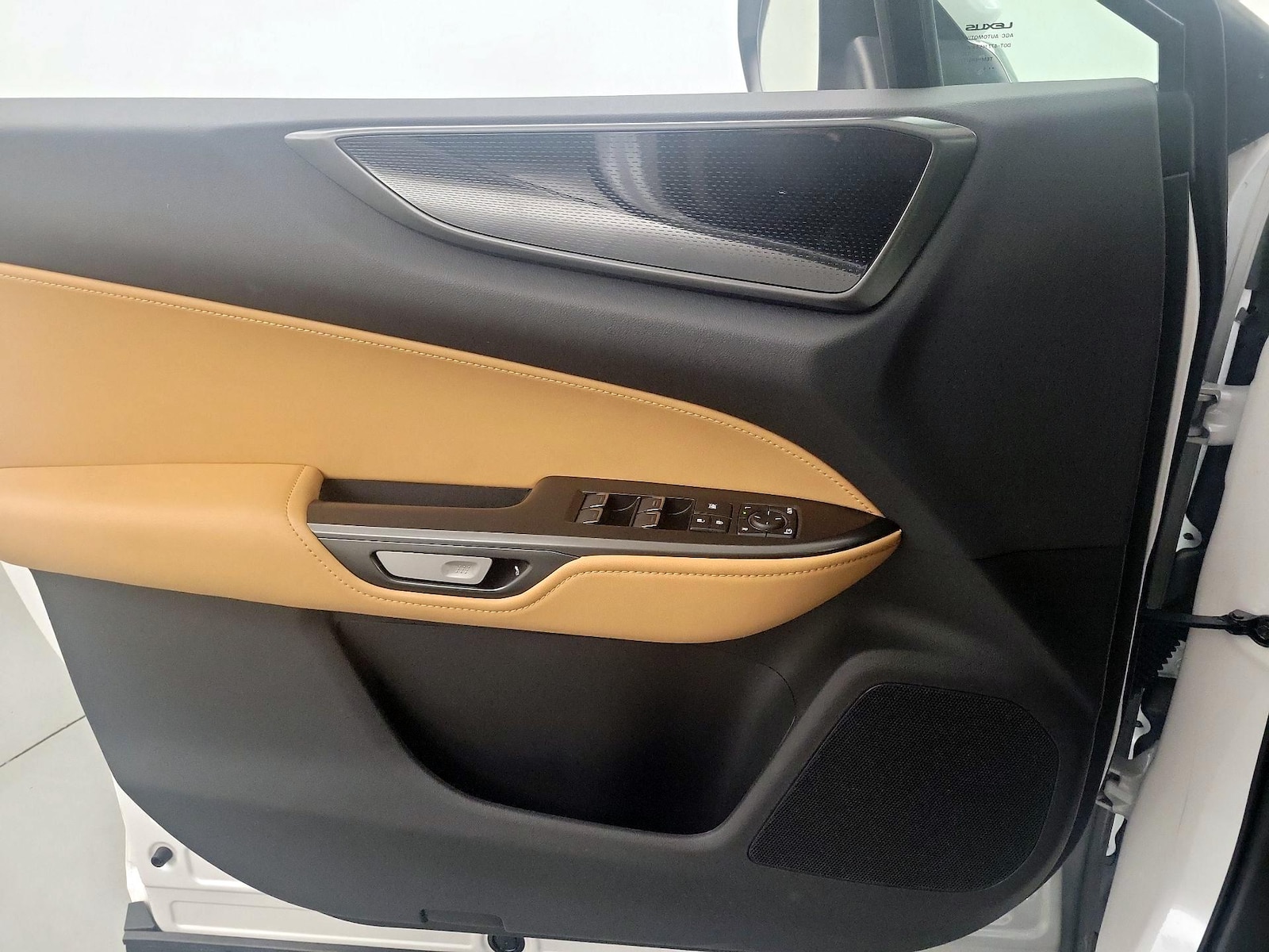 2025 Lexus NX 350 - Photo 11
