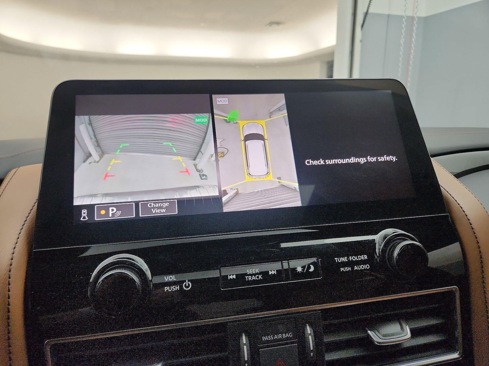 2023 INFINITI QX80 Sensory 4WD - Photo 16