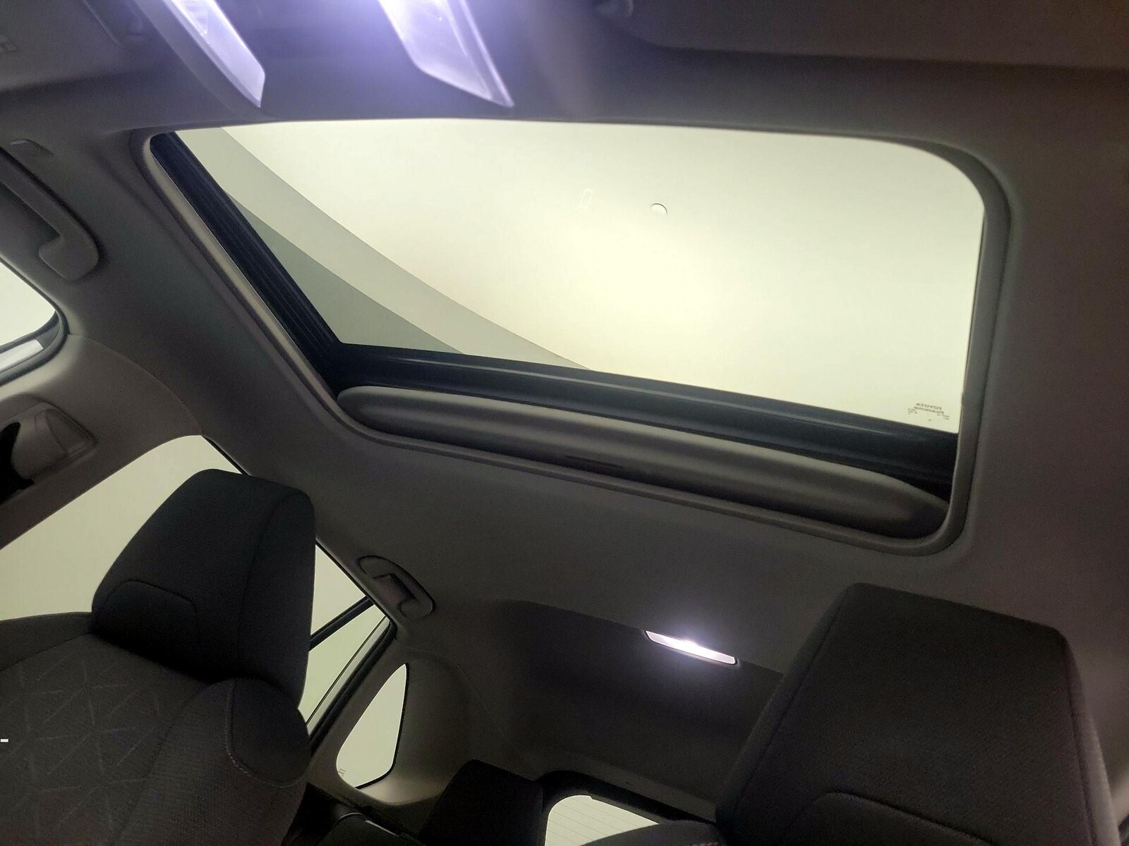 Sunroof(s) & Overhead Airbags