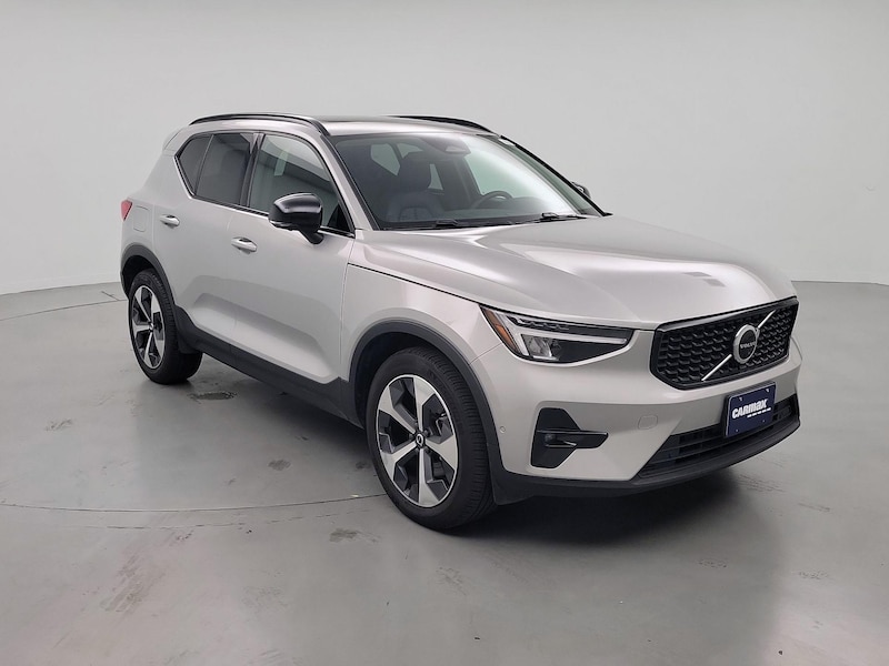 2023 Volvo XC40 B4 Ultimate Dark Theme