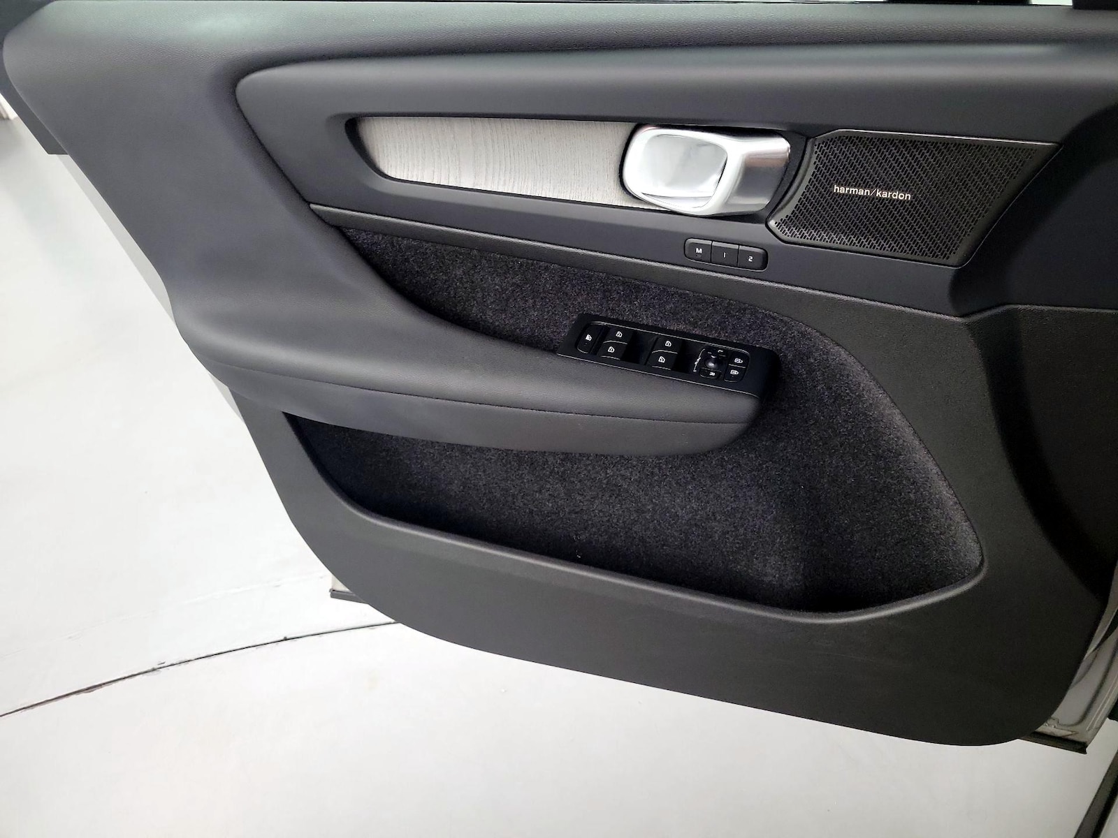 2023 Volvo XC40 Ultimate - Photo 11