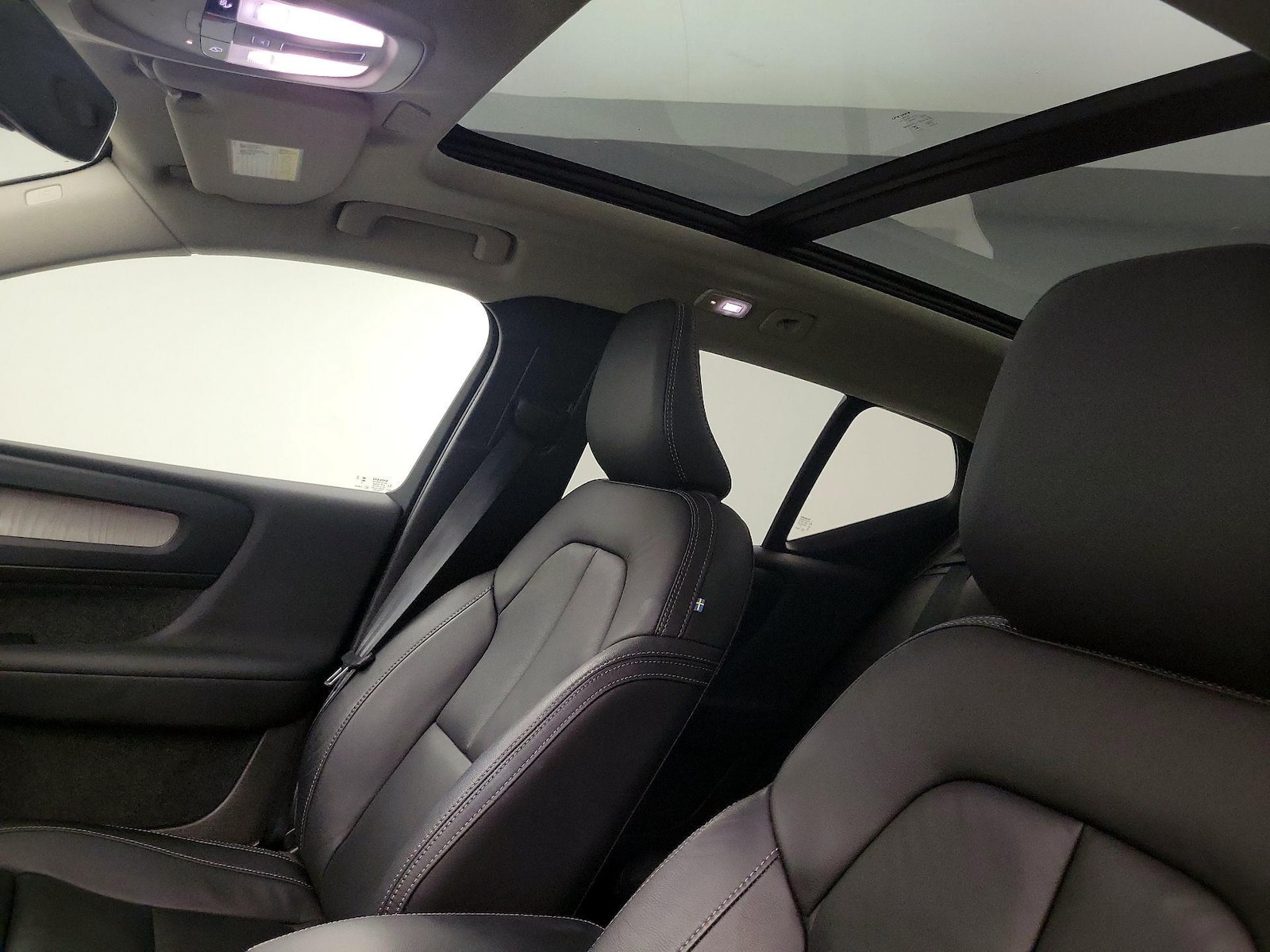 2023 Volvo XC40 Ultimate - Photo 18