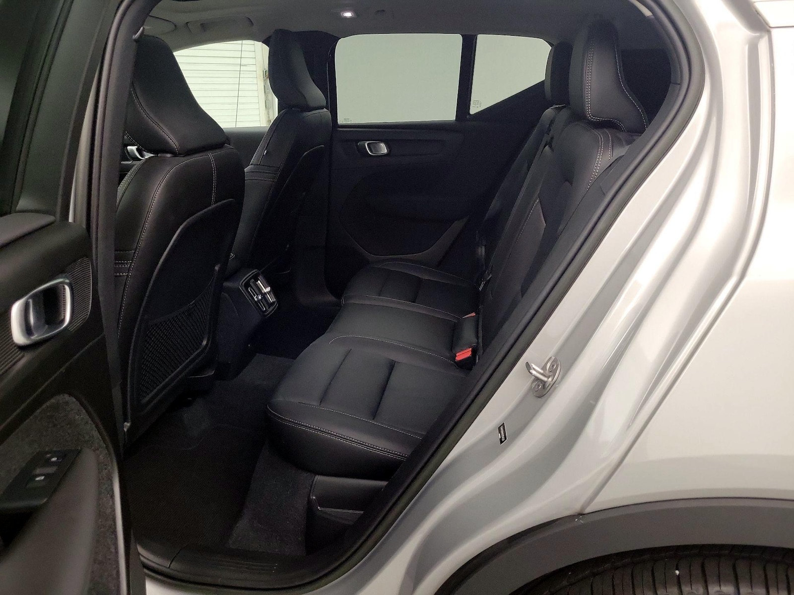2023 Volvo XC40 Ultimate - Photo 19