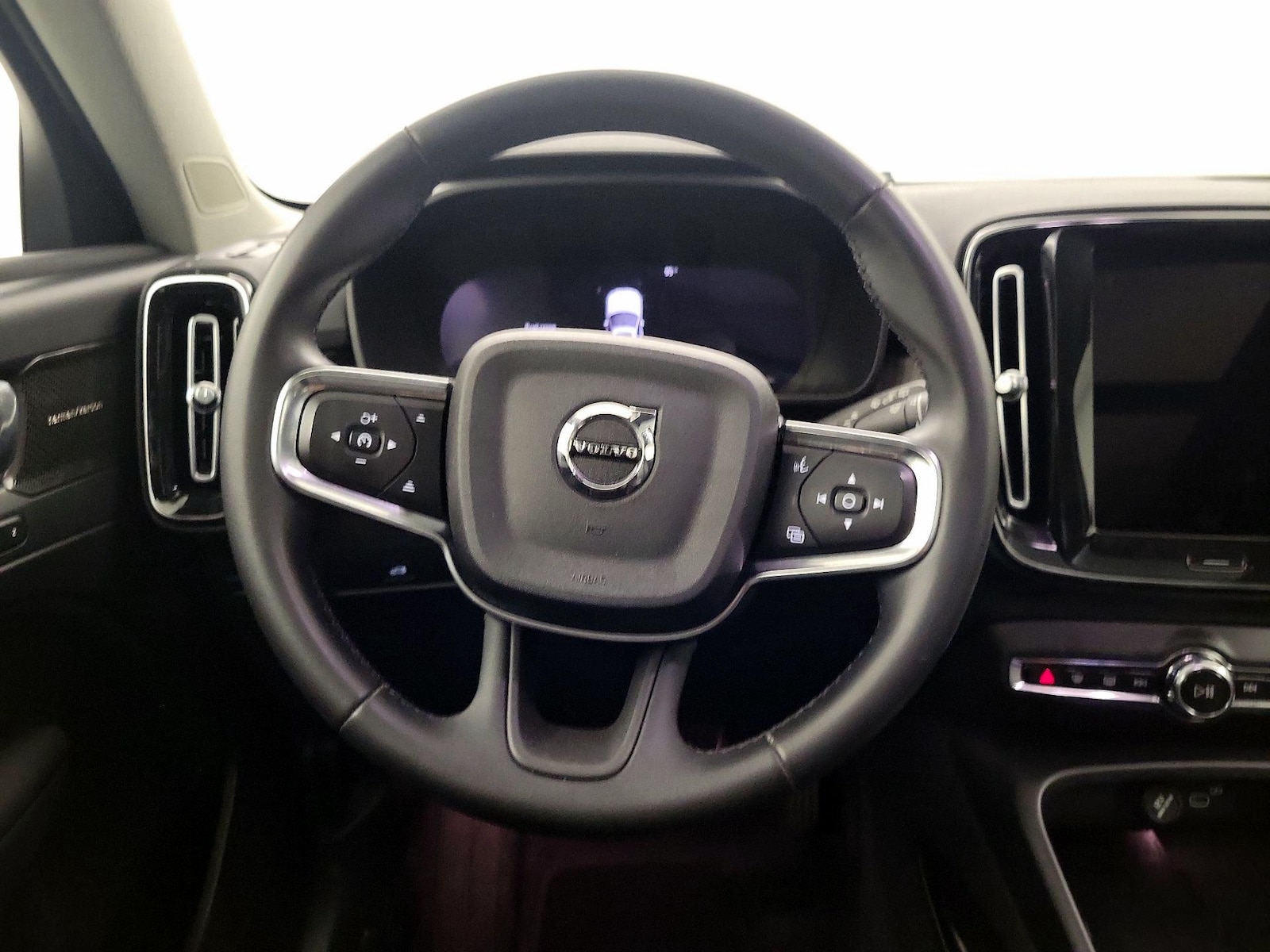 2023 Volvo XC40 Ultimate - Photo 9