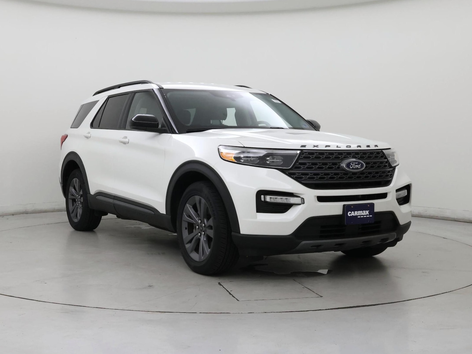 2023 Ford Explorer XLT - Photo 2