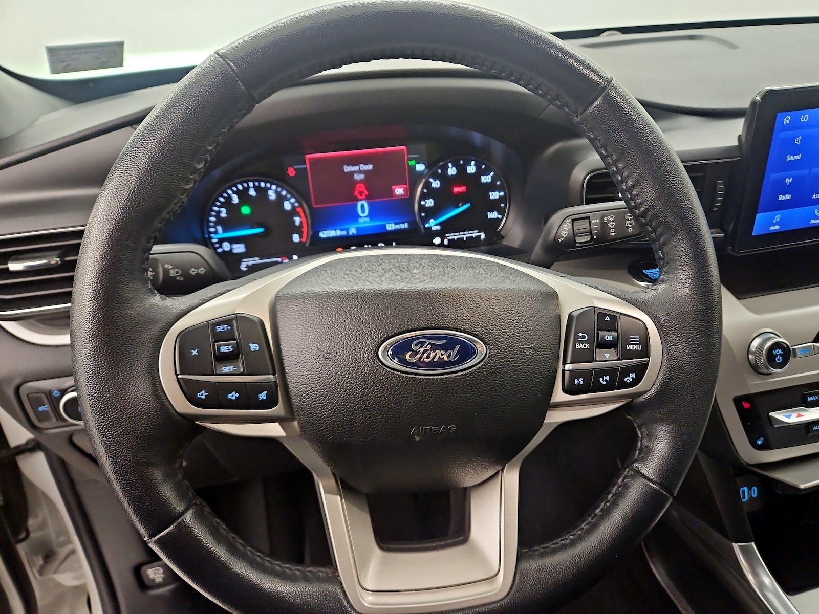 2023 Ford Explorer XLT - Photo 11