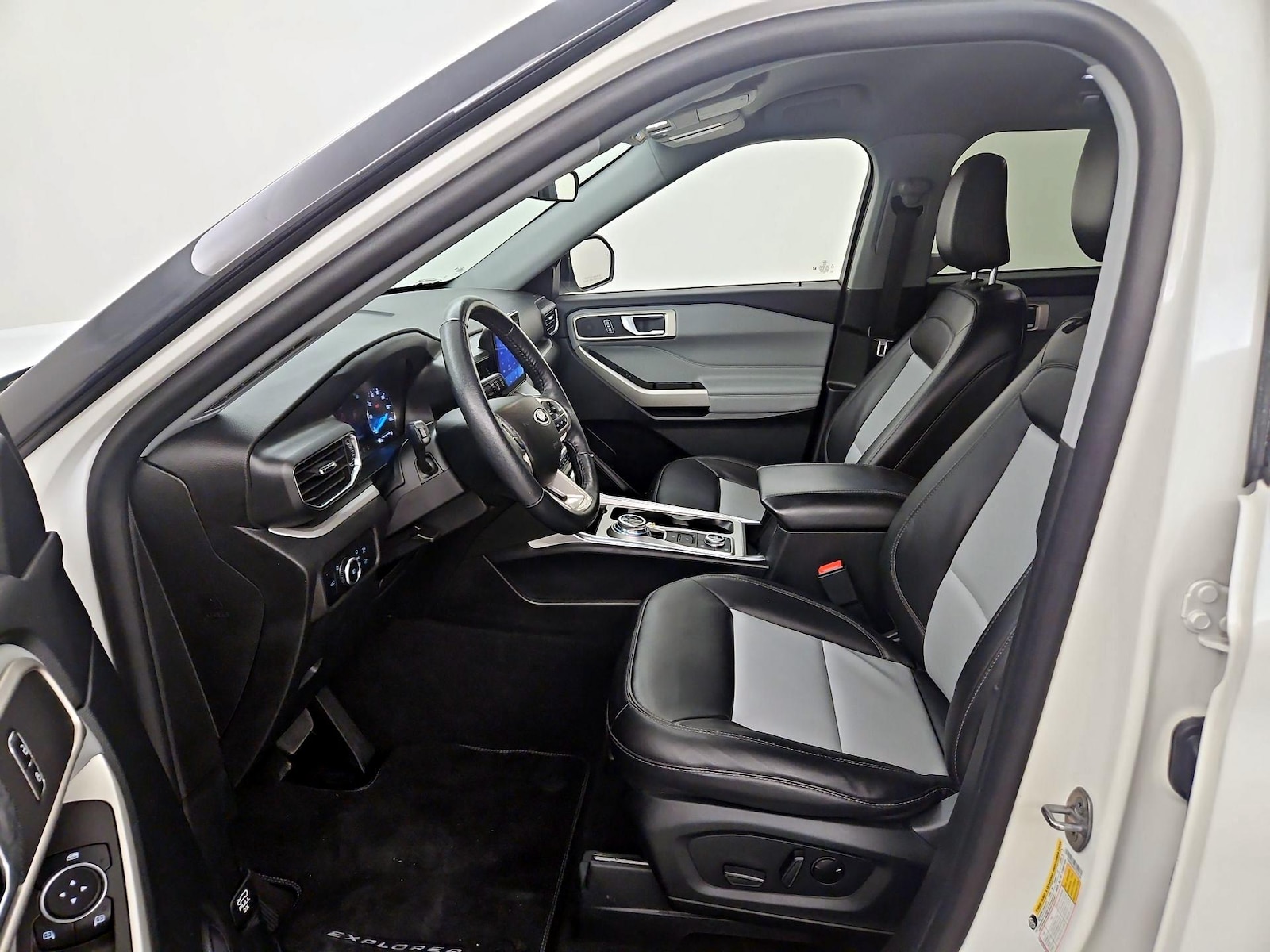 2023 Ford Explorer XLT - Photo 12