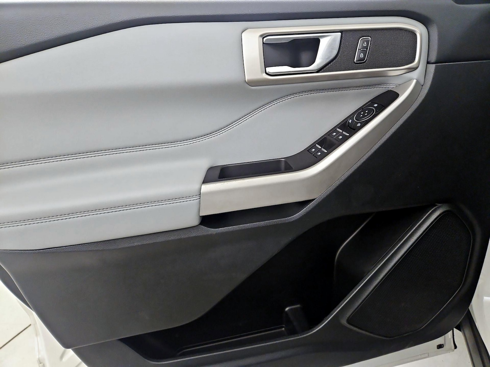 2023 Ford Explorer XLT - Photo 13