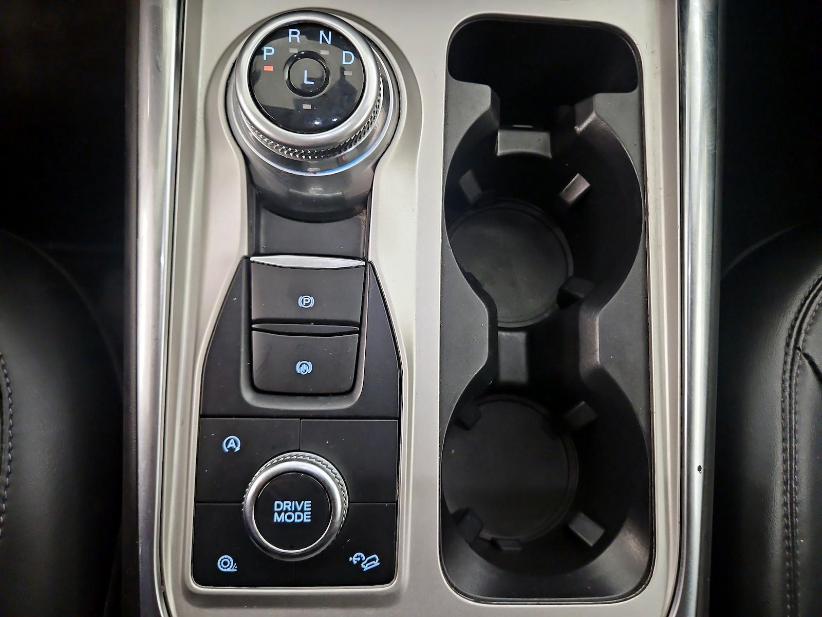 2023 Ford Explorer XLT - Photo 18