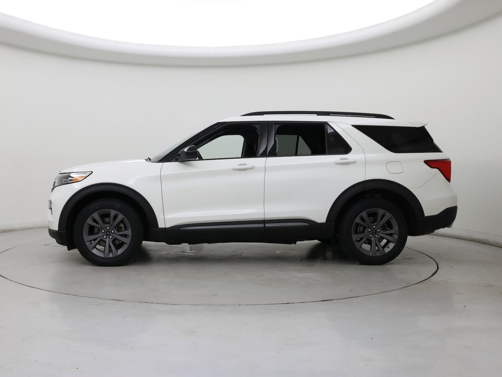2023 Ford Explorer XLT - Photo 4