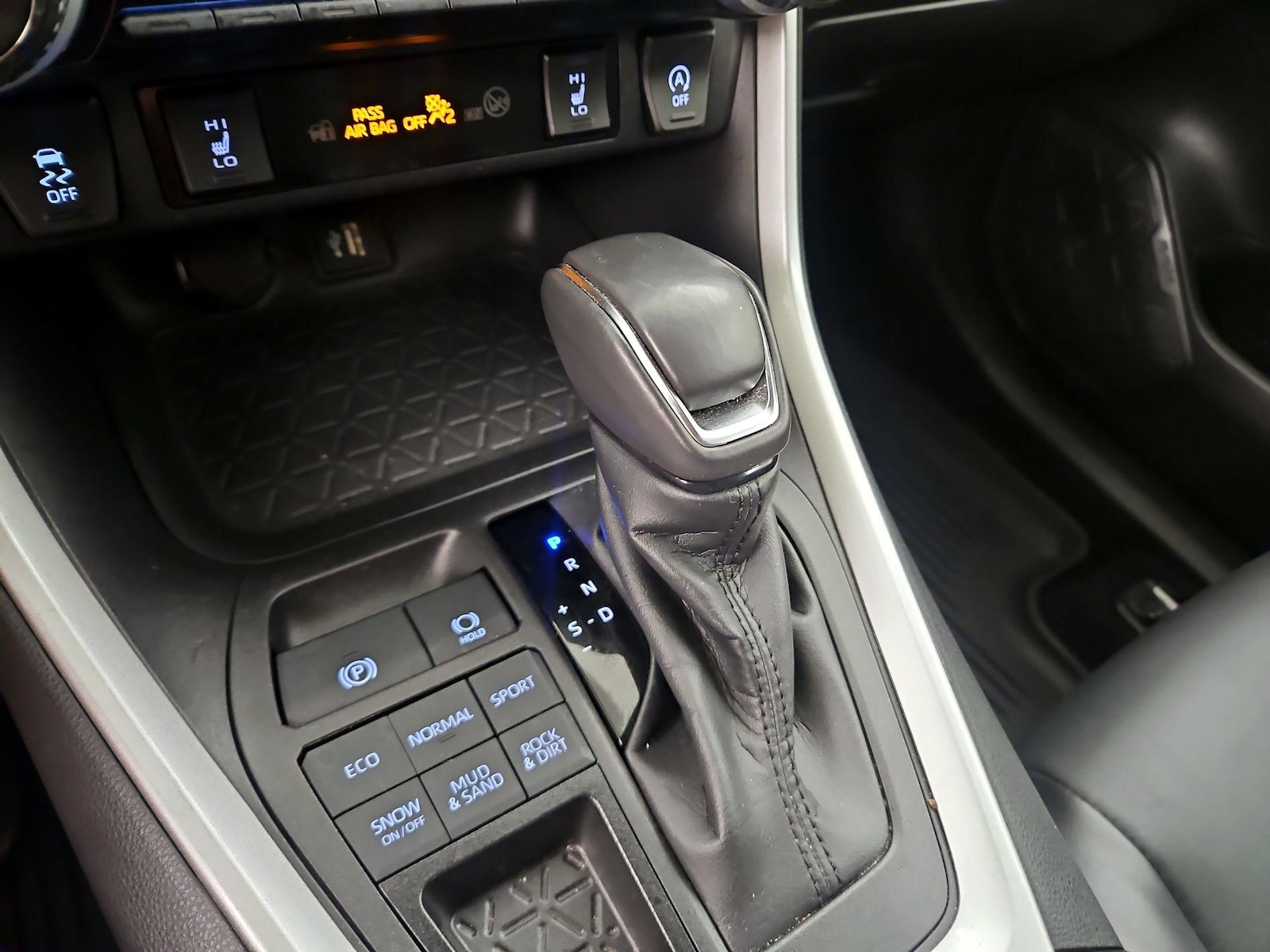 2023 Toyota RAV4 XLE Premium - Photo 18