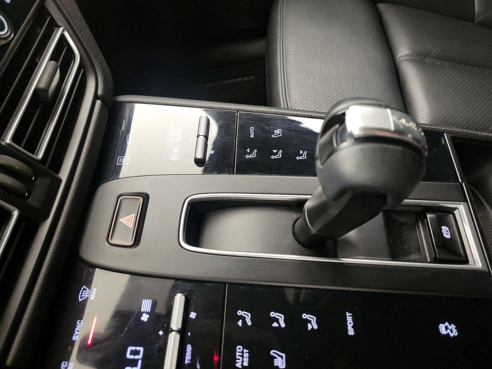 2022 Porsche Macan Base - Photo 18