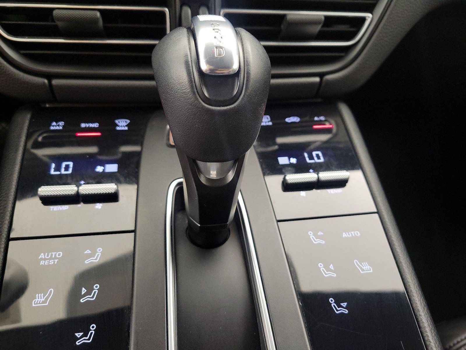 2022 Porsche Macan Base - Photo 19