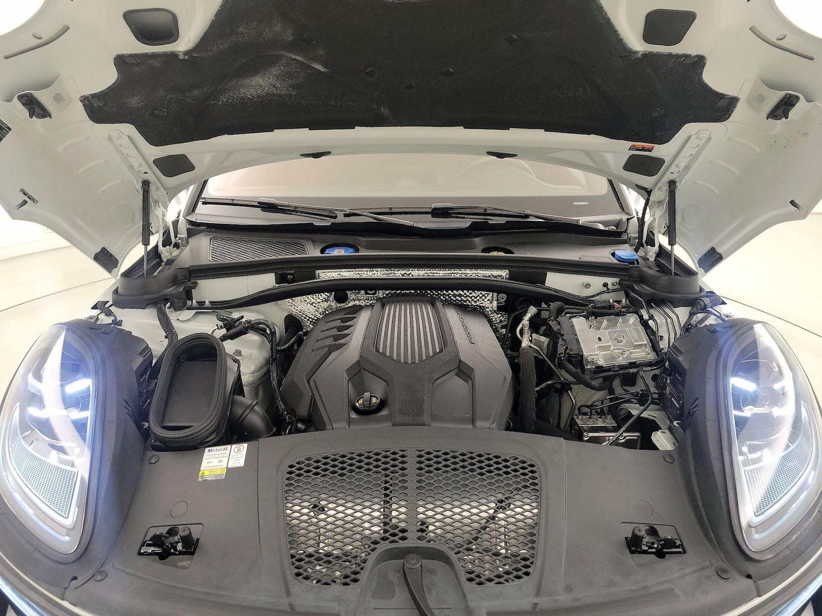 2022 Porsche Macan Base - Photo 24