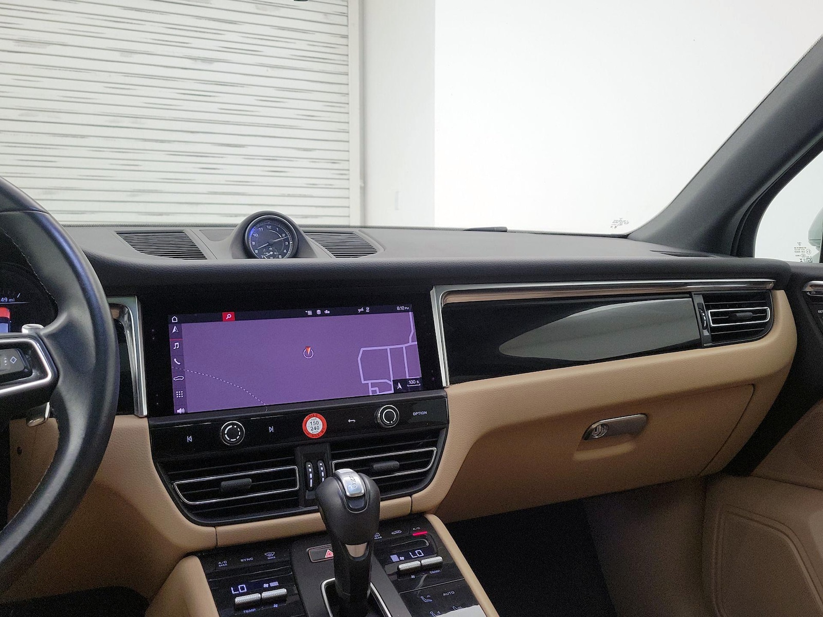 2024 Porsche Macan T - Photo 10