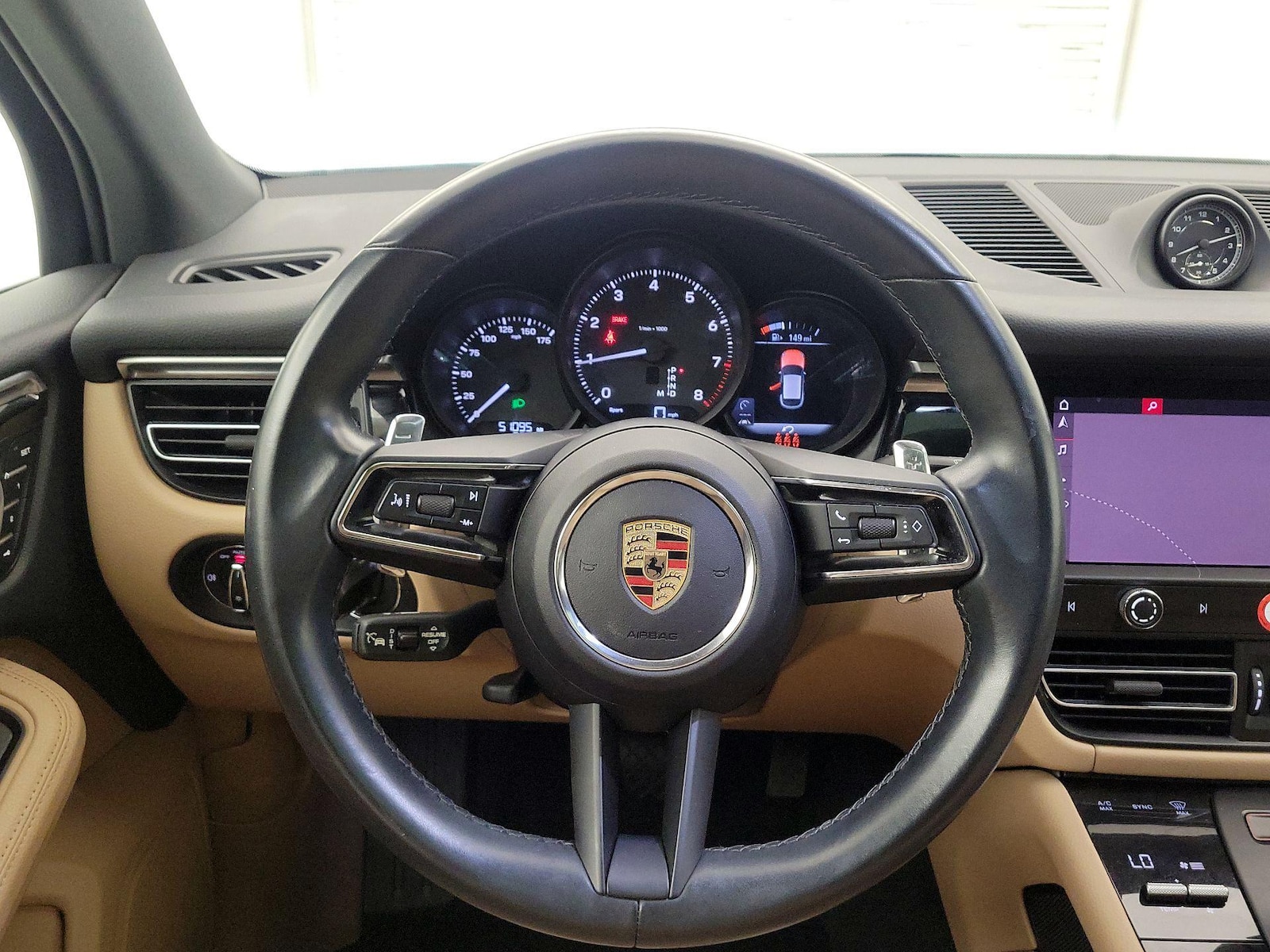 2024 Porsche Macan T - Photo 11