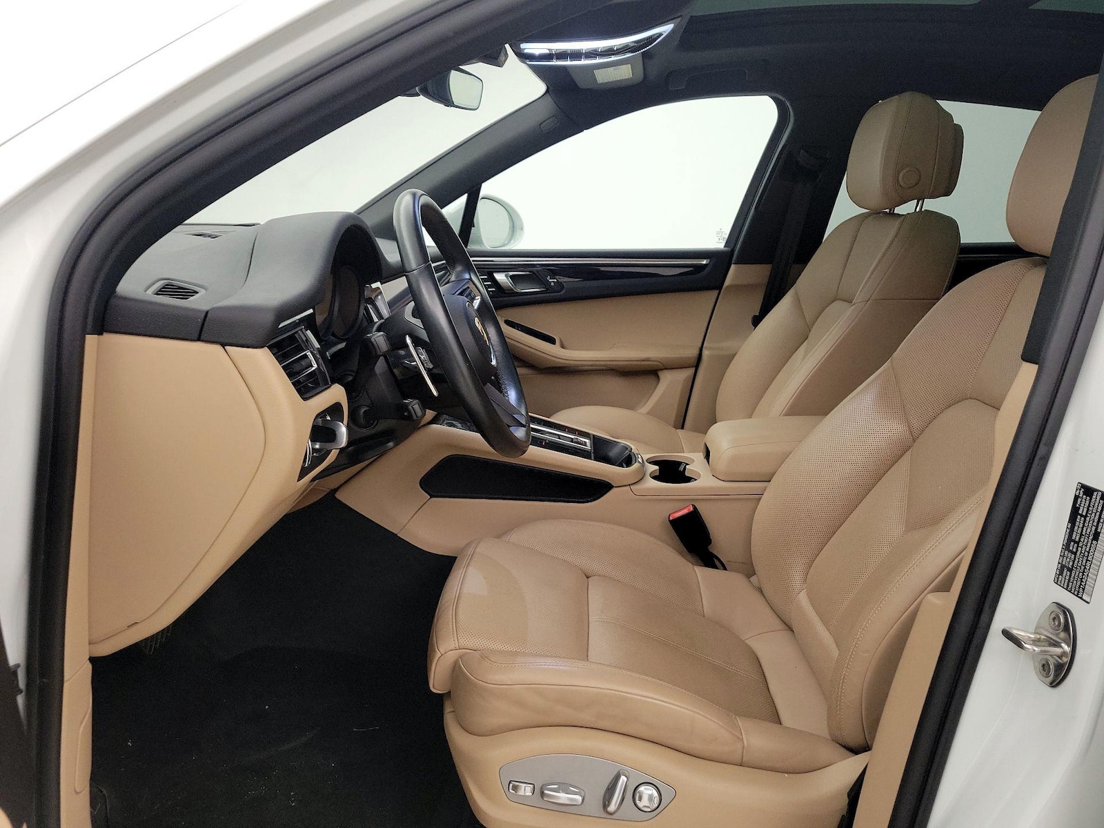 2024 Porsche Macan T - Photo 12