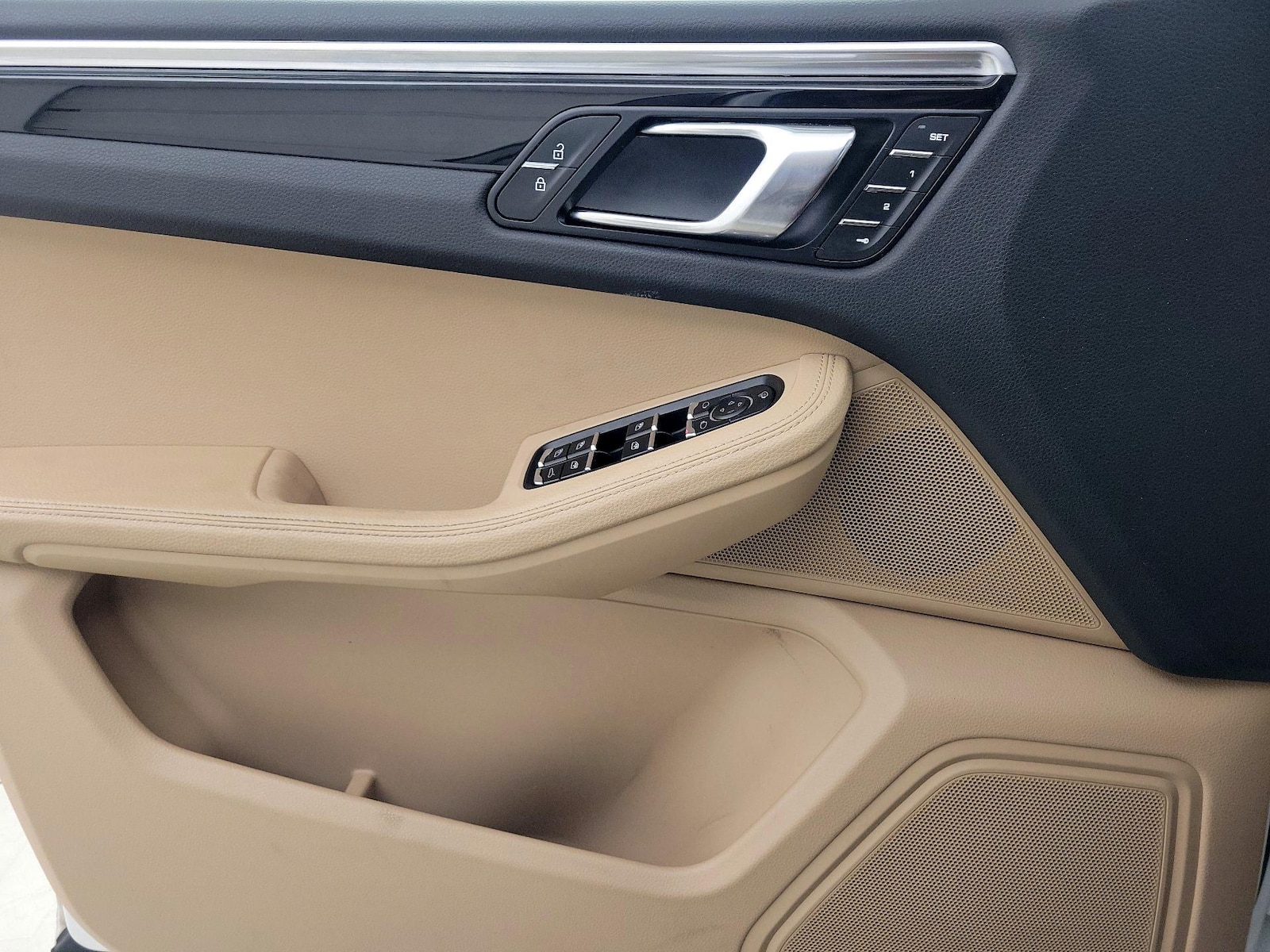 2024 Porsche Macan T - Photo 13