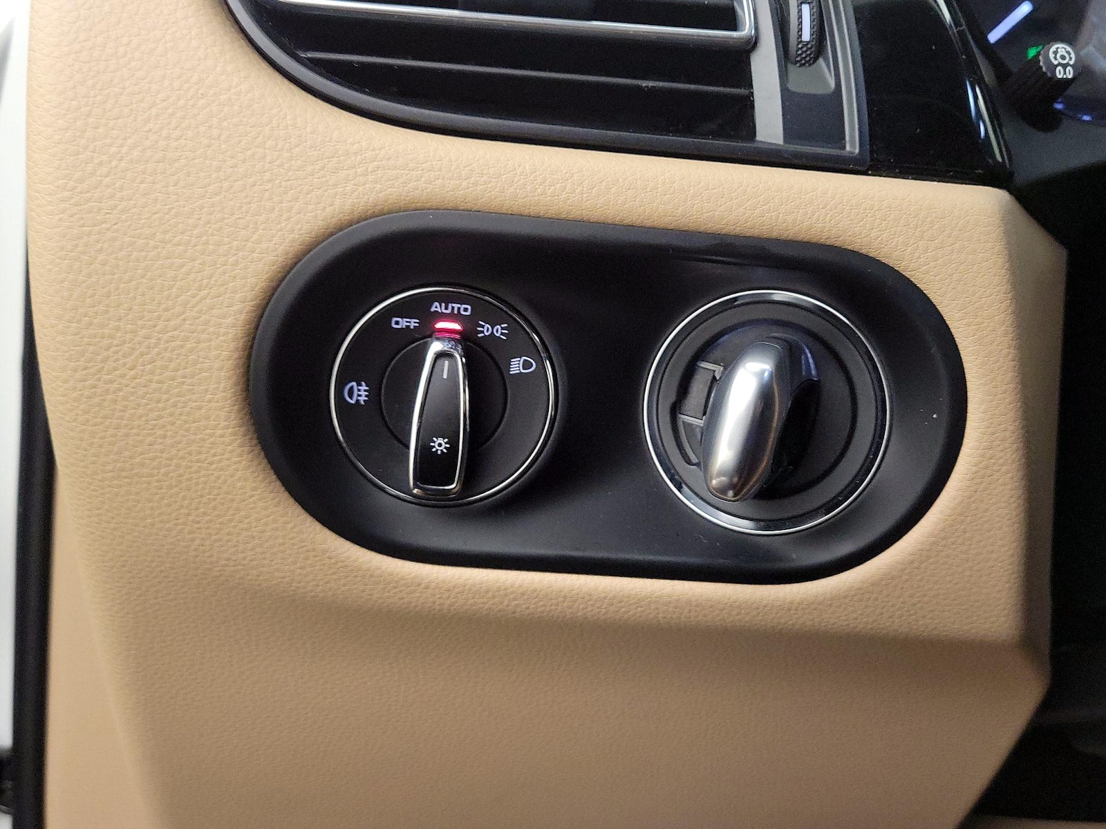 2024 Porsche Macan T - Photo 14
