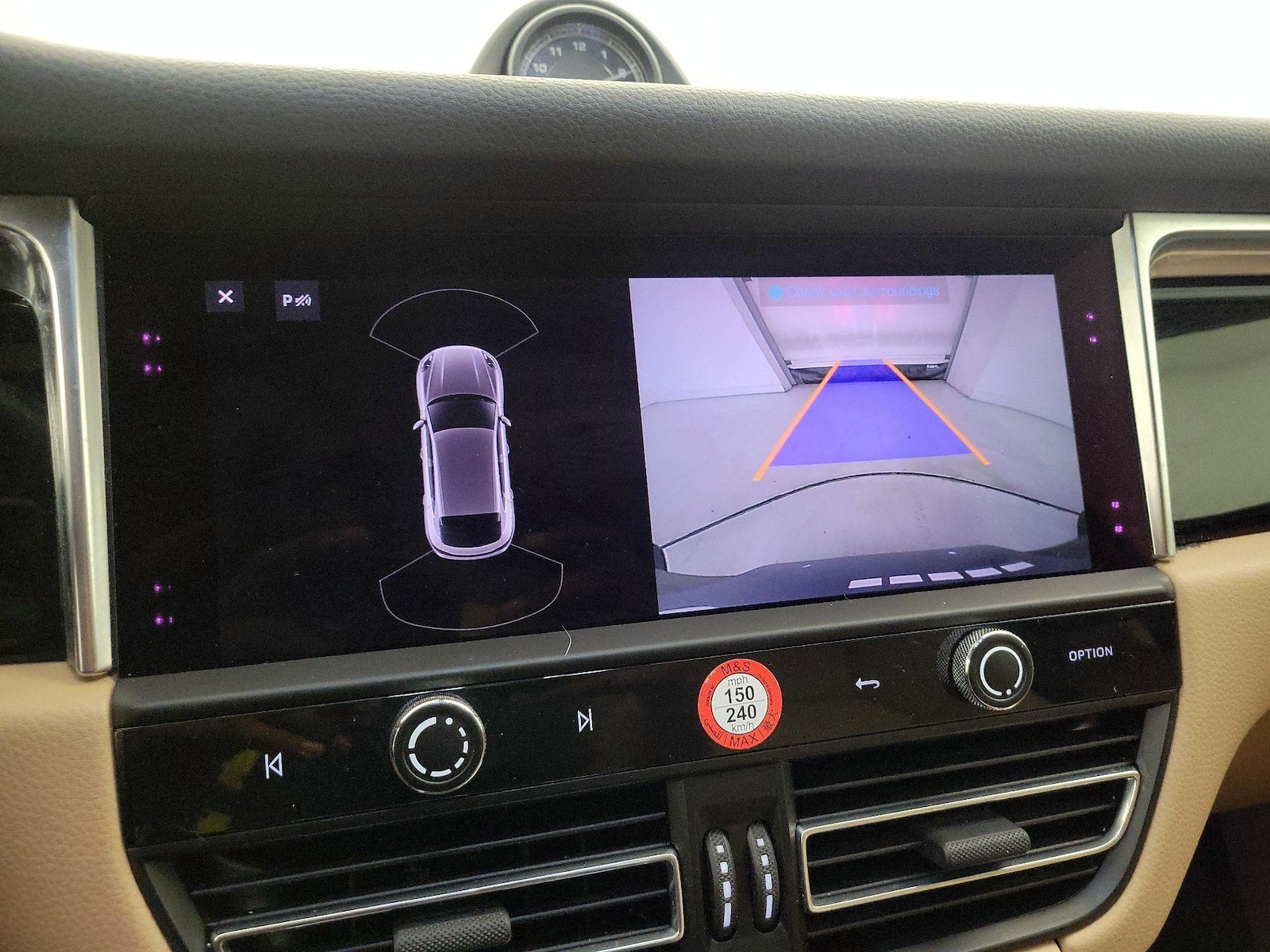 2024 Porsche Macan T - Photo 16
