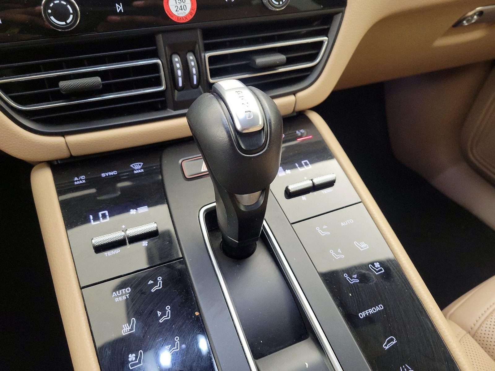 2024 Porsche Macan T - Photo 19