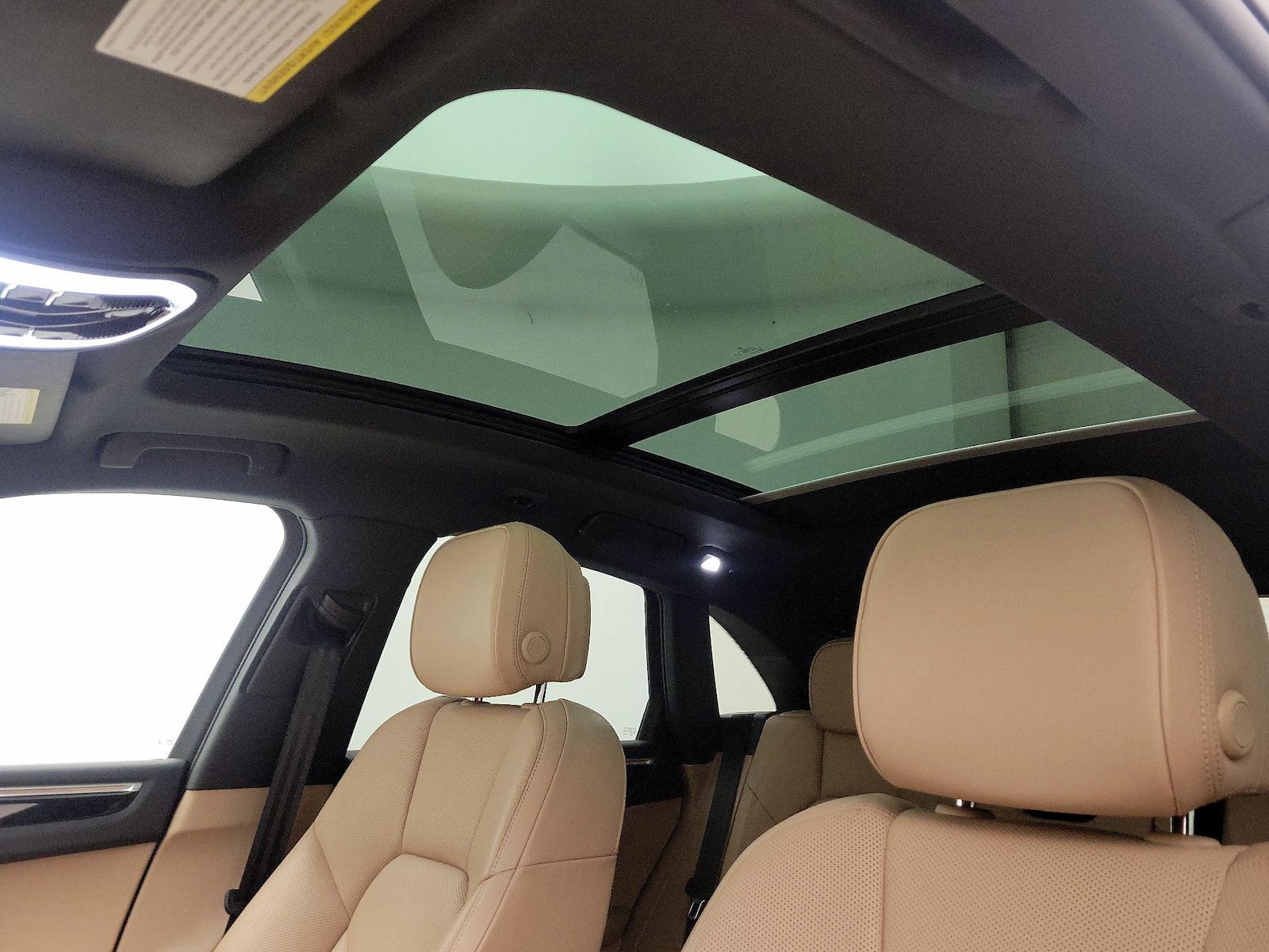2024 Porsche Macan T - Photo 21