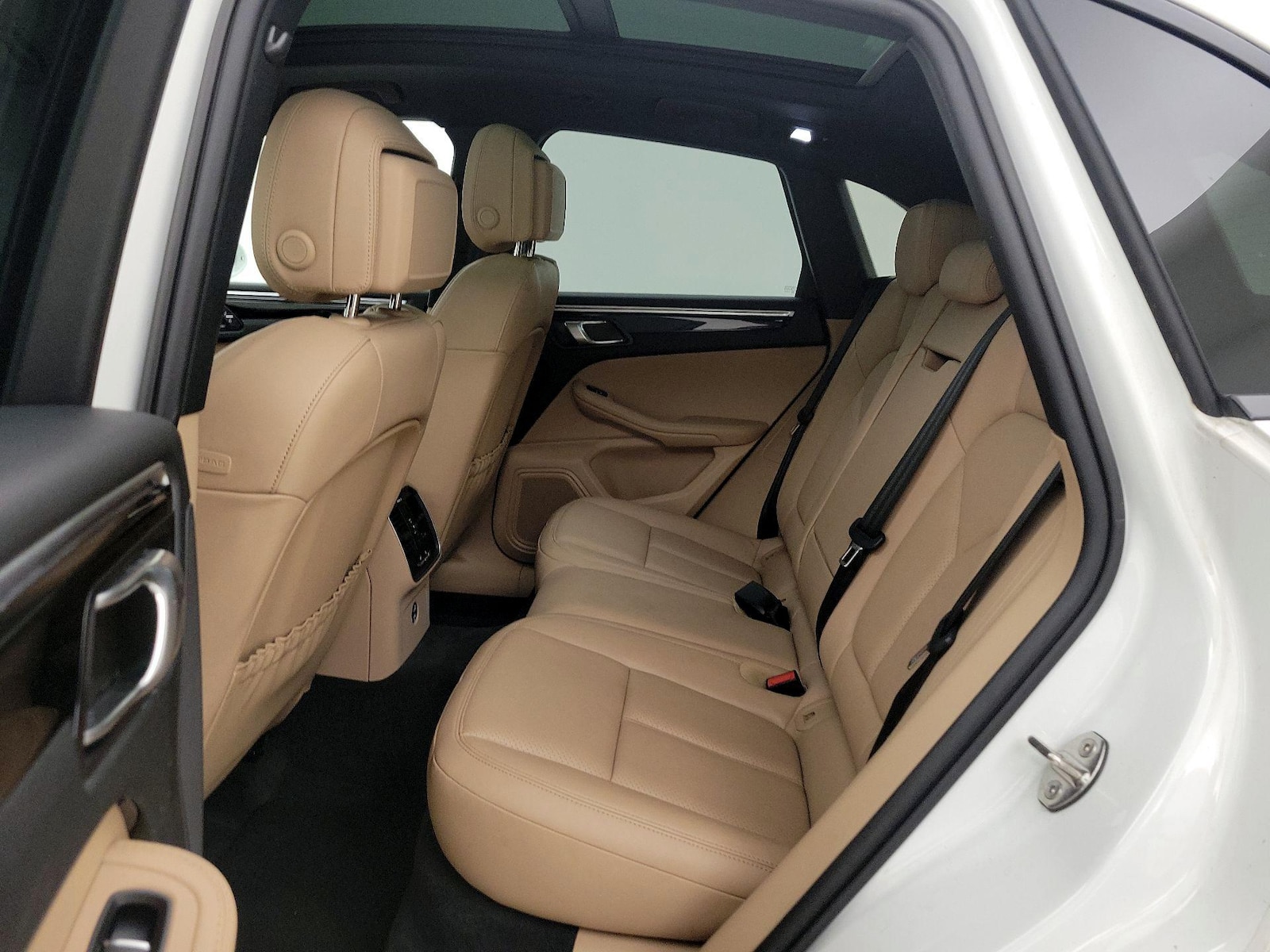 2024 Porsche Macan T - Photo 22