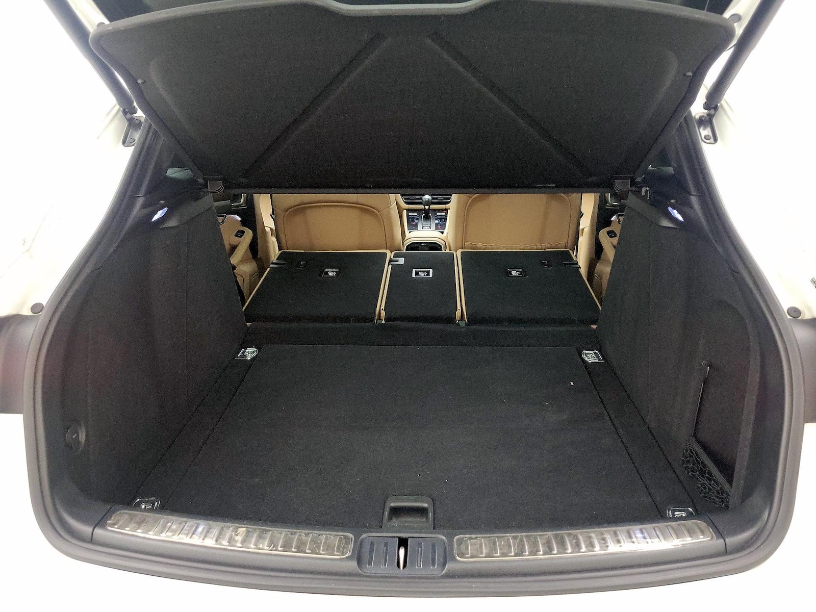 2024 Porsche Macan T - Photo 24