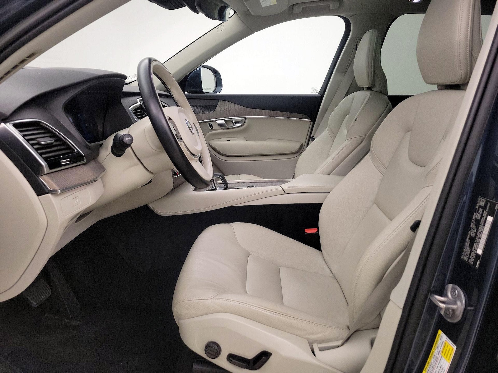 2023 Volvo XC90 Plus - Photo 12