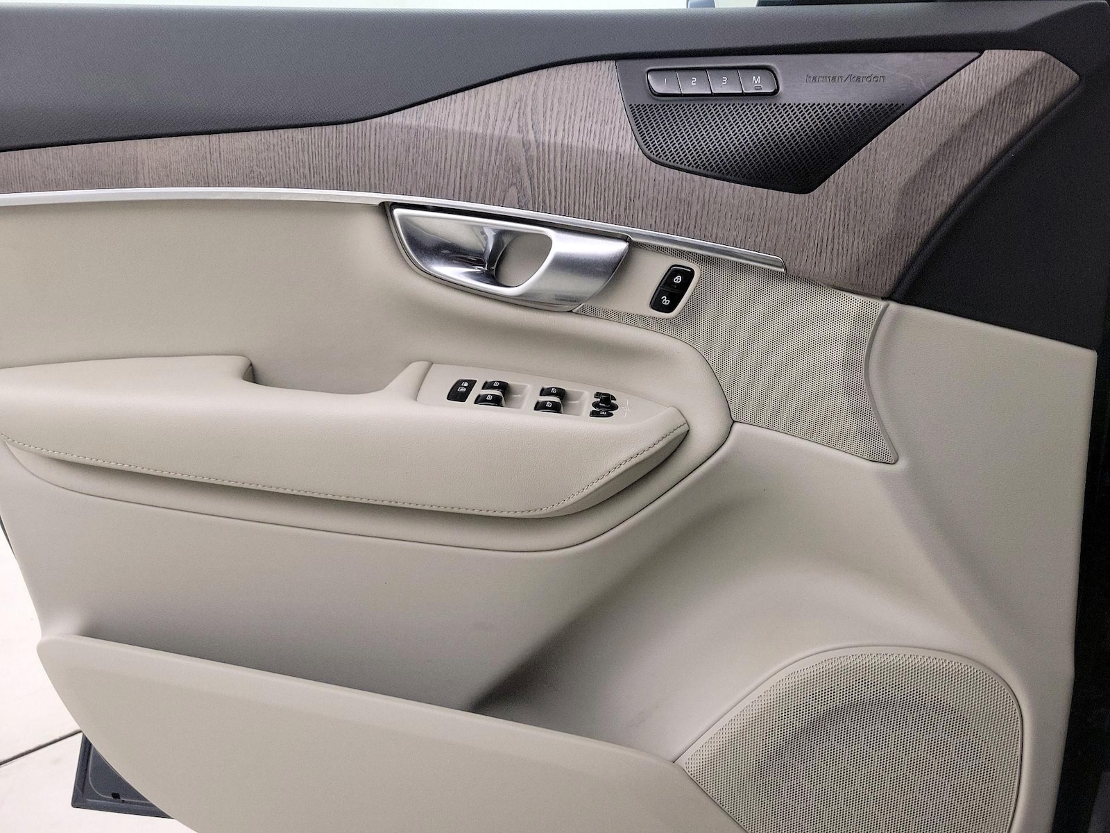 2023 Volvo XC90 Plus - Photo 13