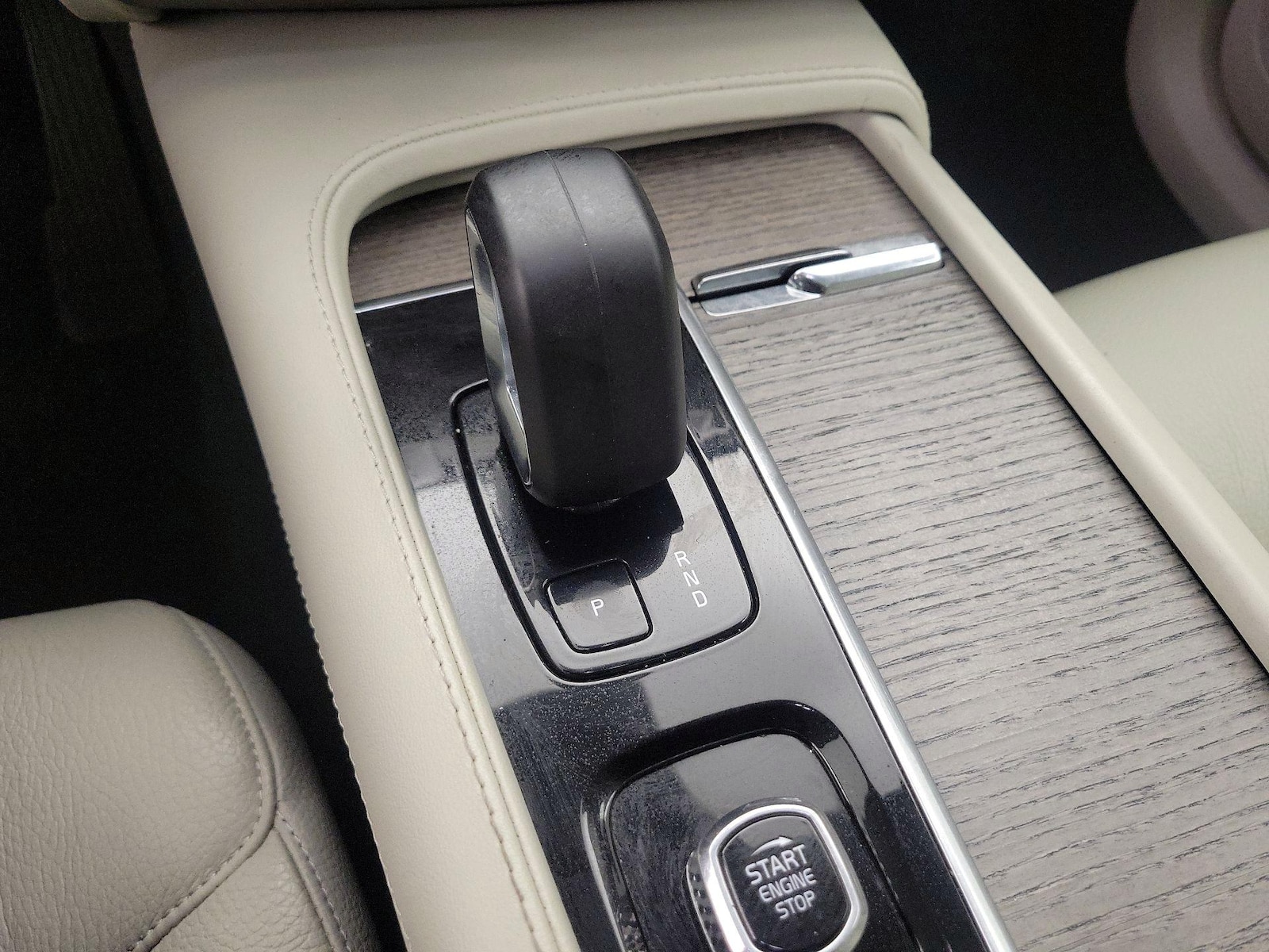 2023 Volvo XC90 Plus - Photo 19