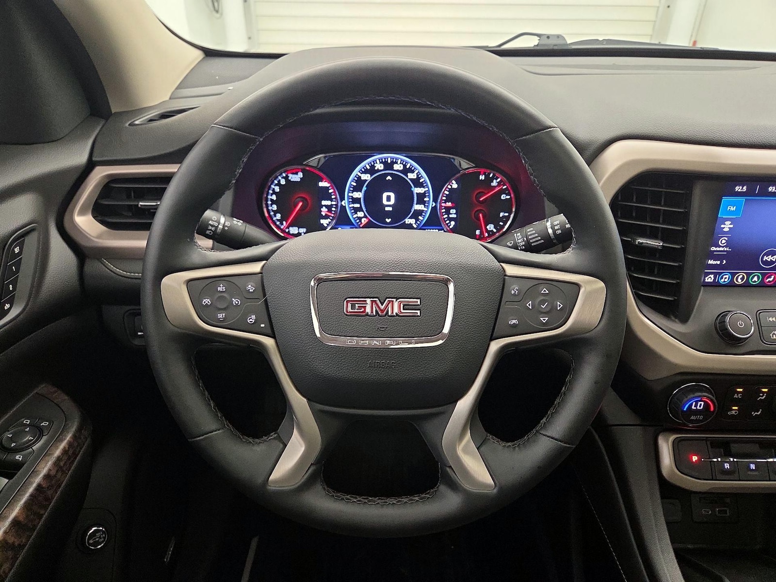 2023 GMC Acadia Denali - Photo 11
