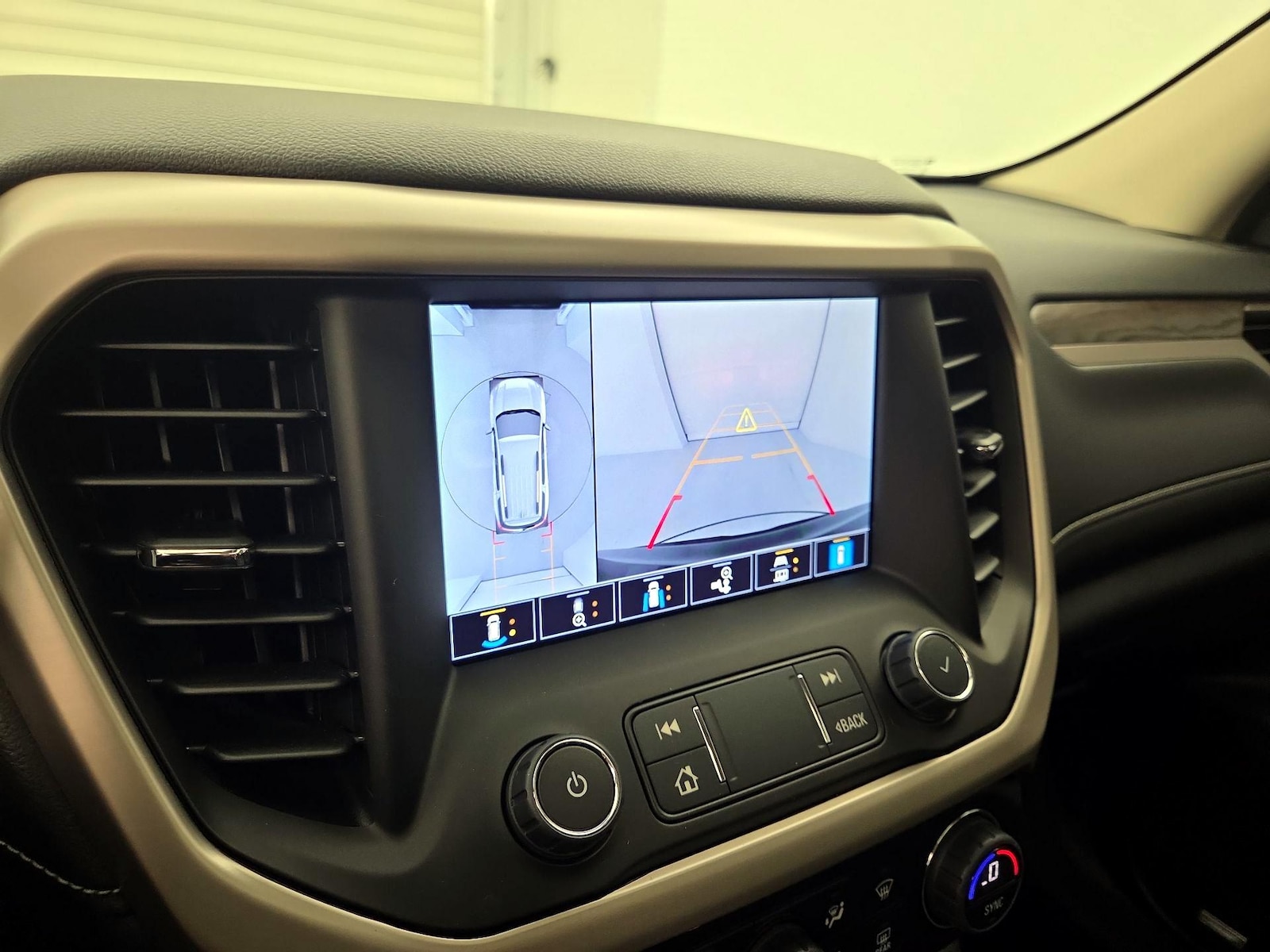 2023 GMC Acadia Denali - Photo 16