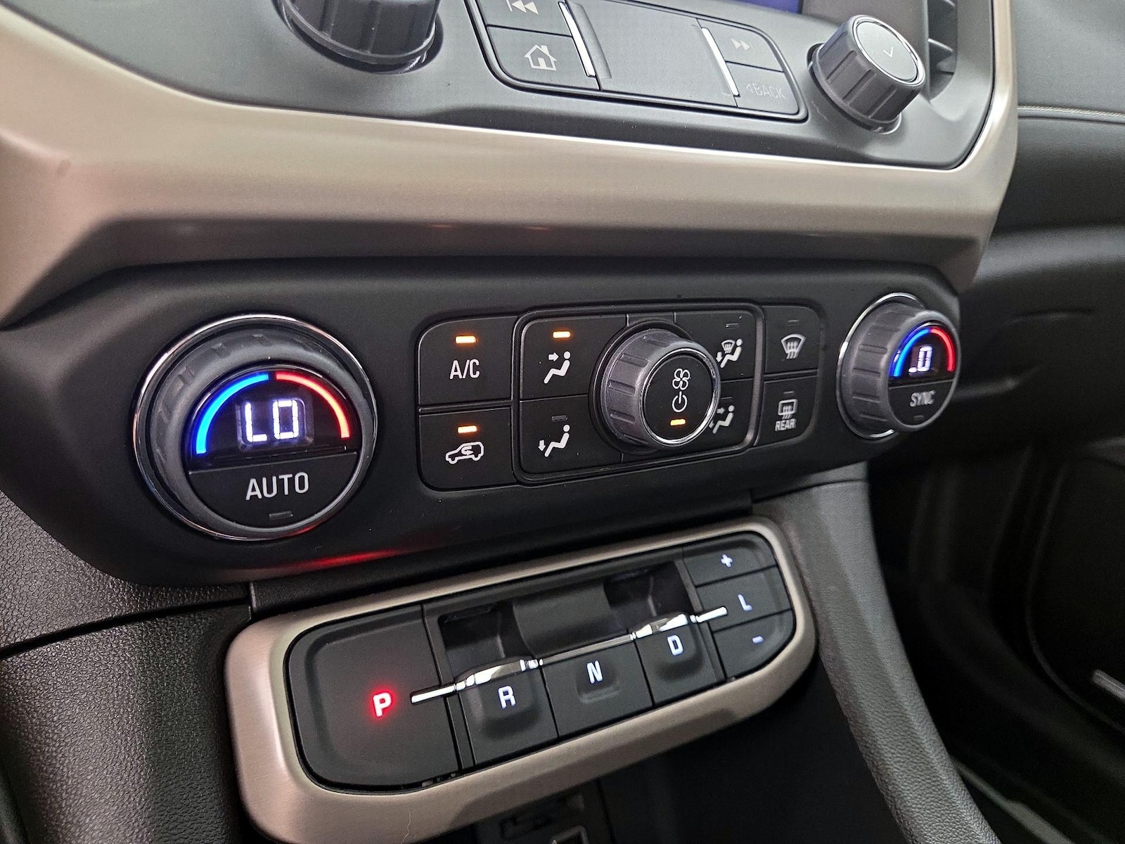 2023 GMC Acadia Denali - Photo 18