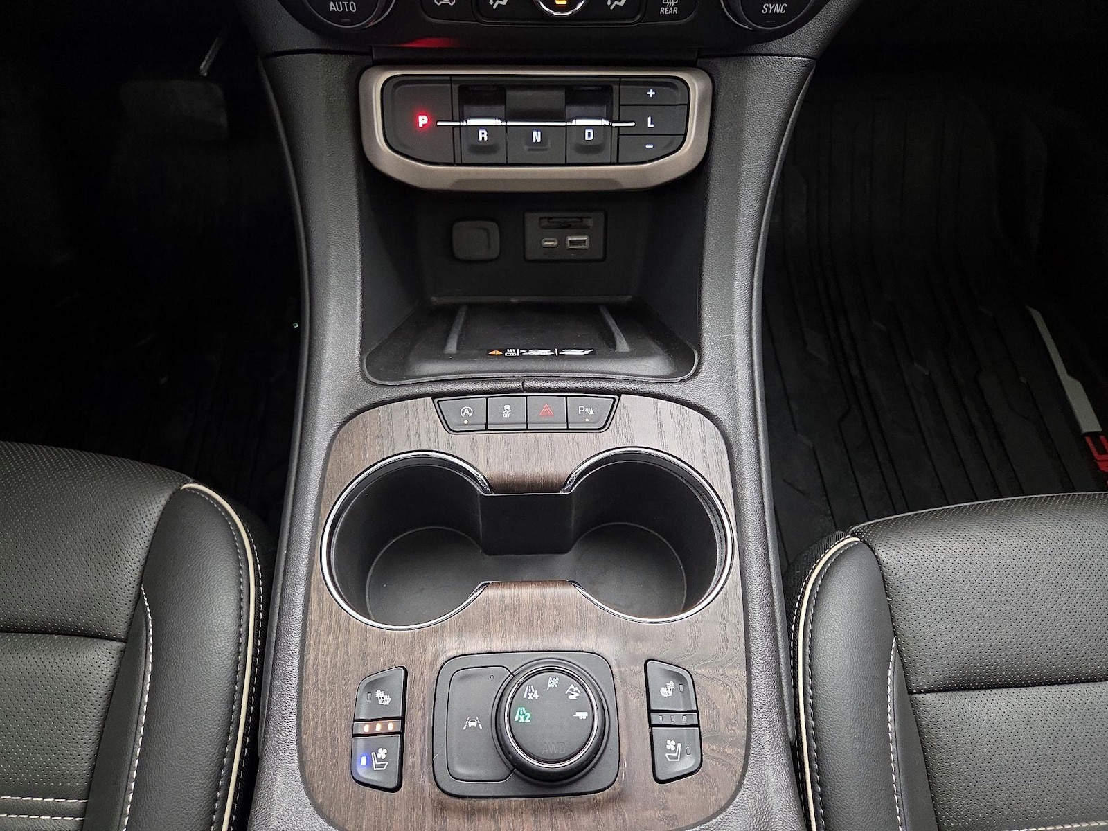 2023 GMC Acadia Denali - Photo 19