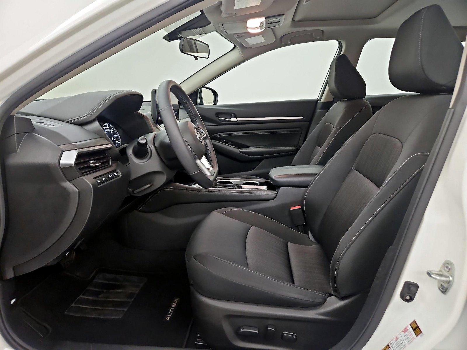2023 Nissan Altima SV - Photo 12