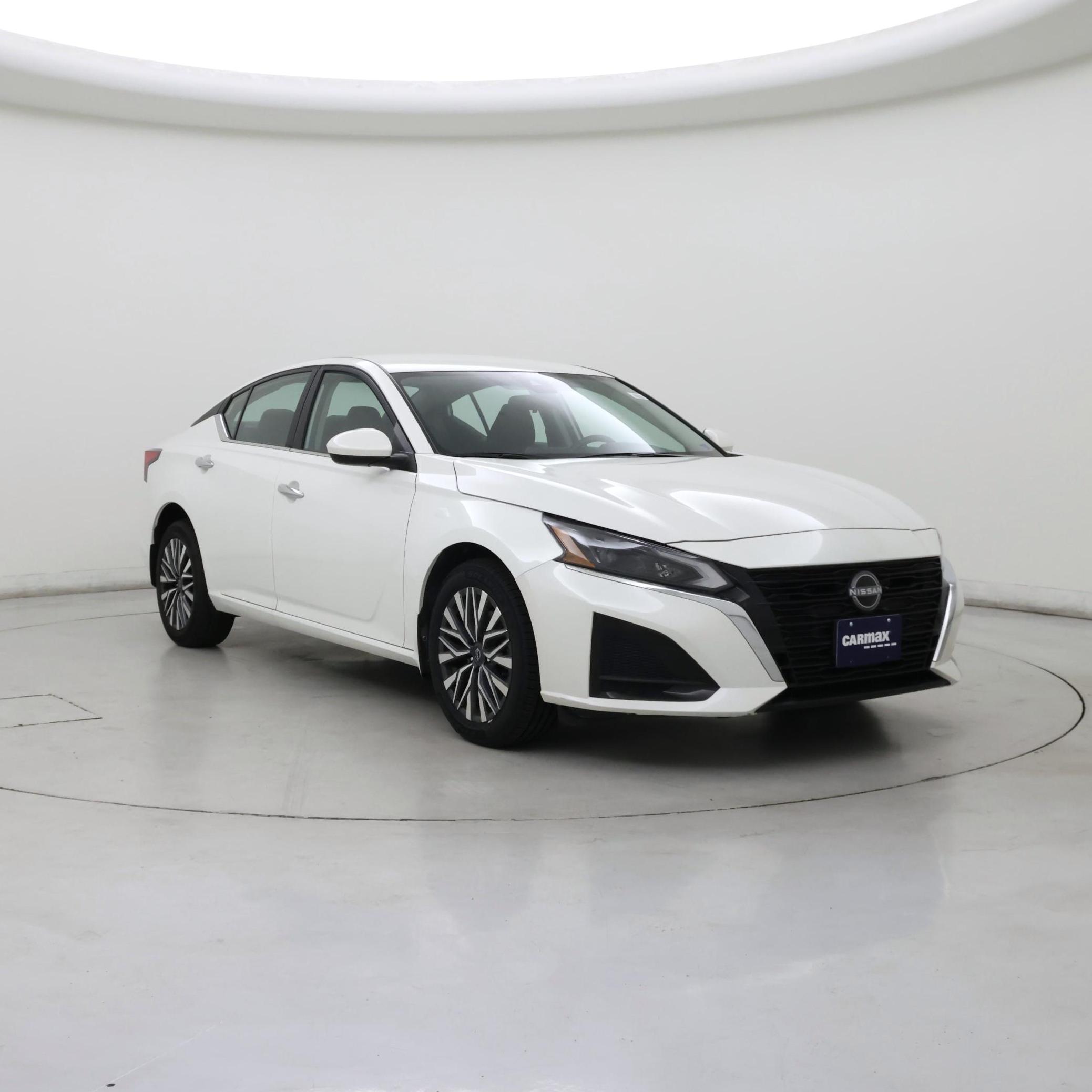 White 2023 Nissan Altima Sedan All-Wheel Drive Automatic