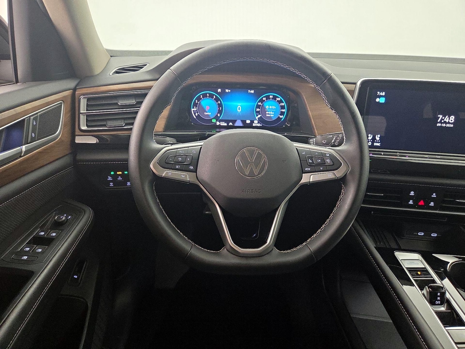 2025 Volkswagen Atlas SE w/Tech - Photo 11