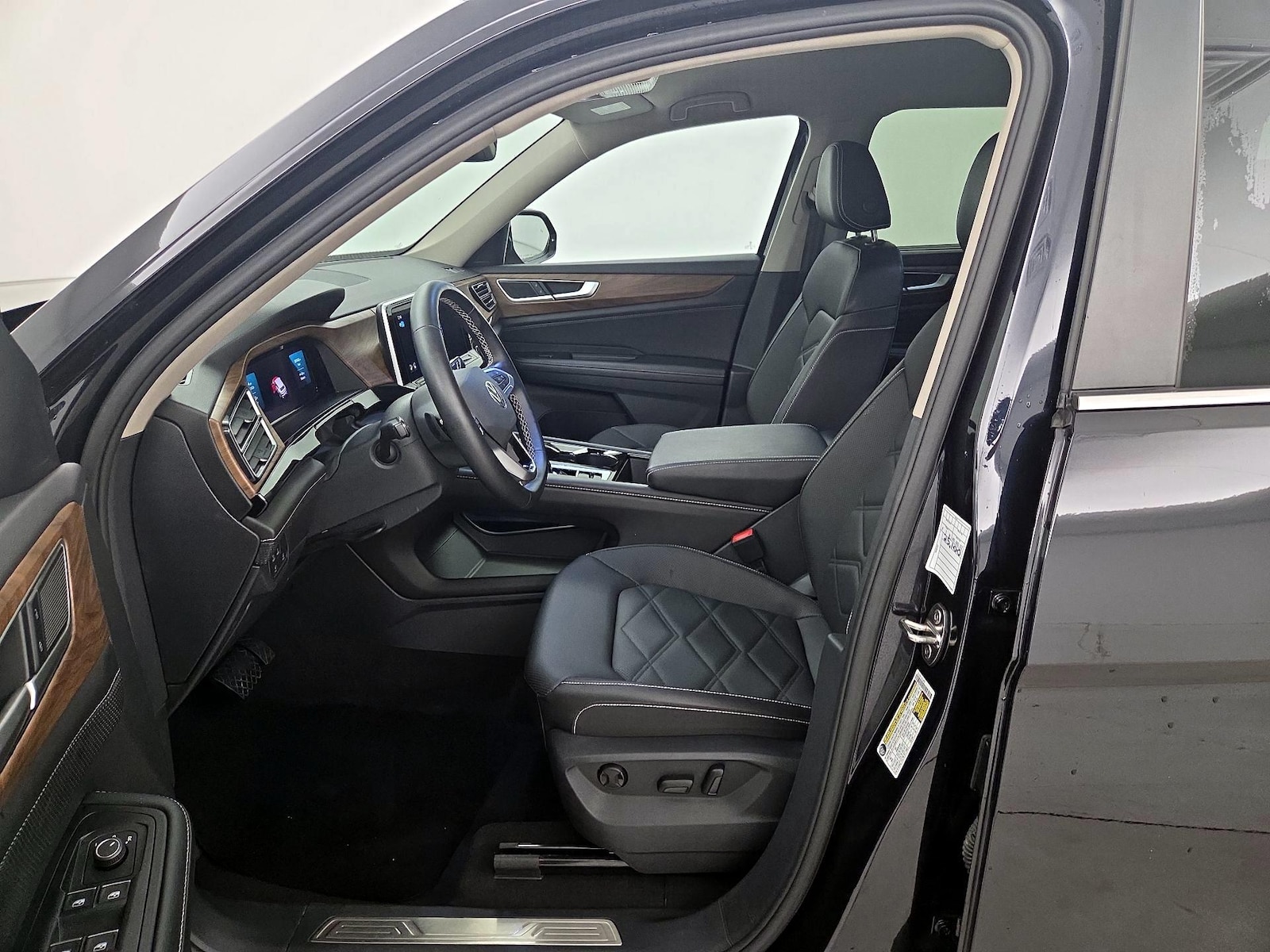 2025 Volkswagen Atlas SE w/Tech - Photo 12