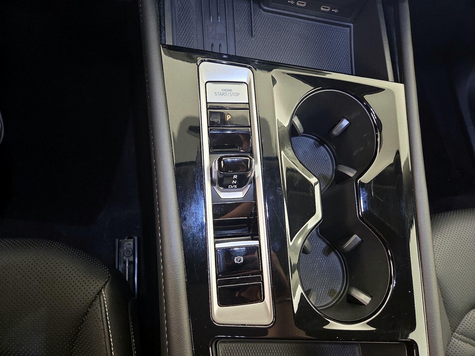 2025 Volkswagen Atlas SE w/Tech - Photo 18