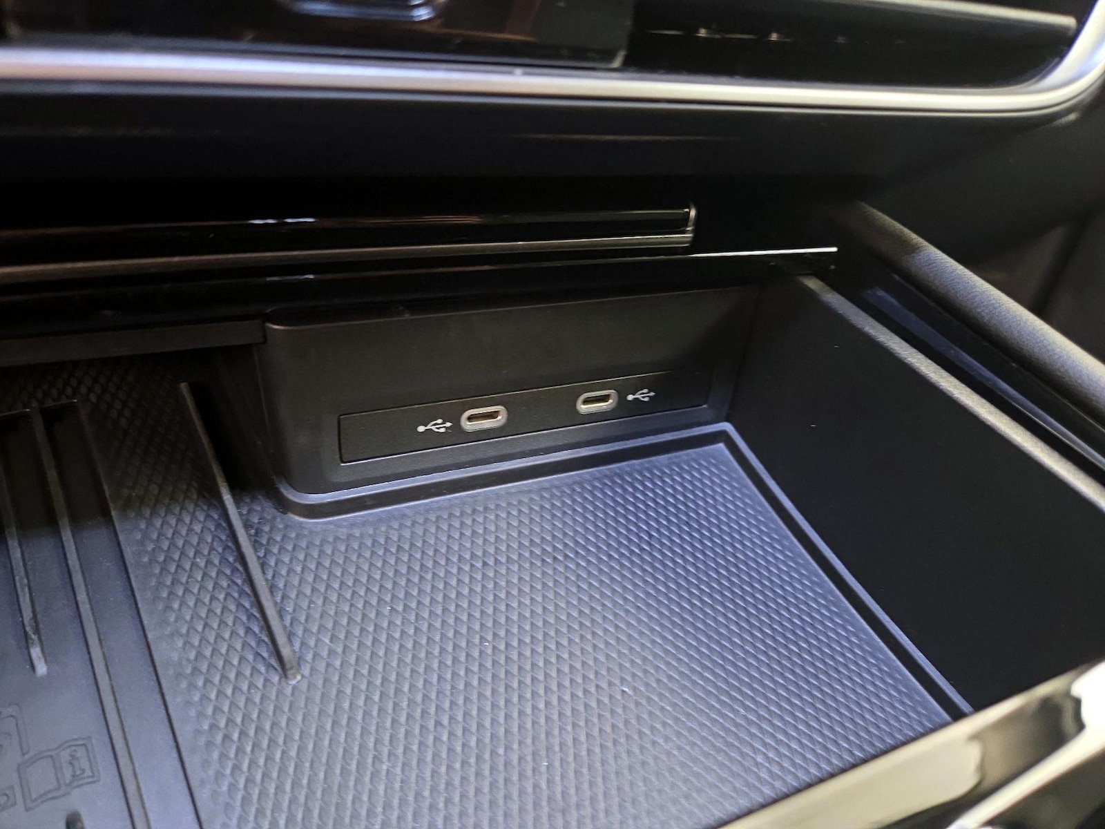 2025 Volkswagen Atlas SE w/Tech - Photo 19