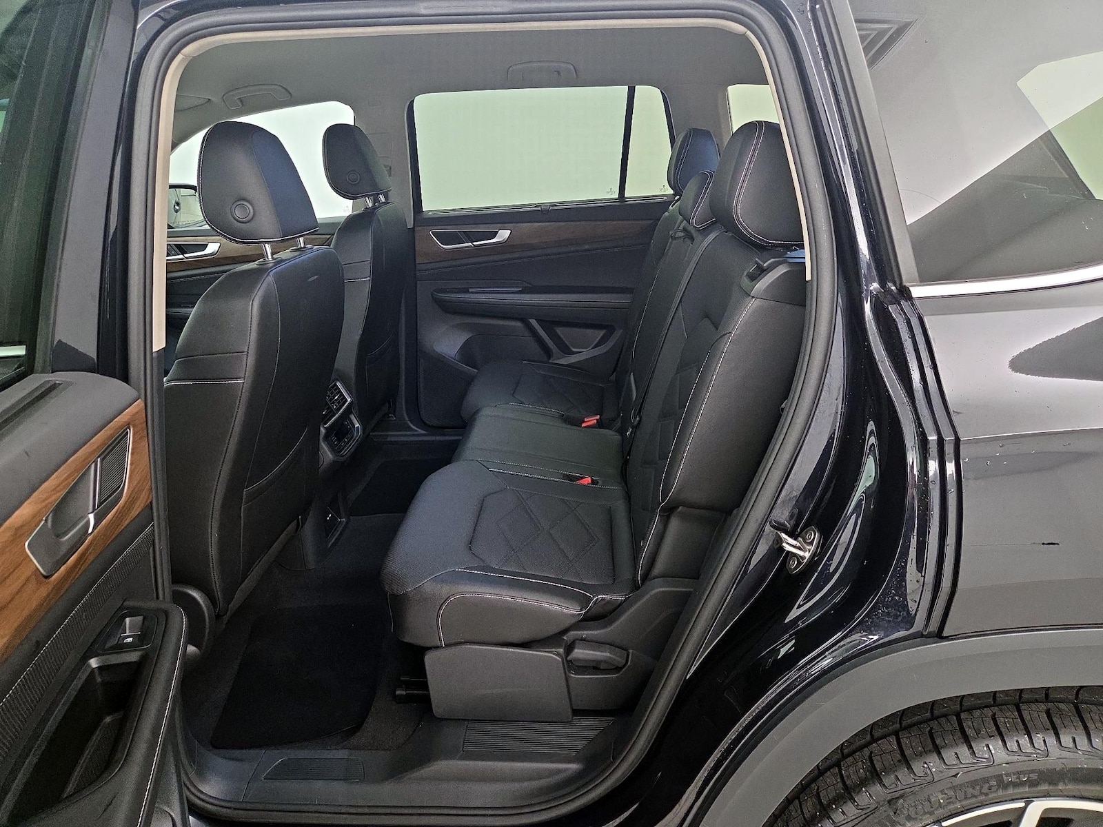 2025 Volkswagen Atlas SE w/Tech - Photo 20