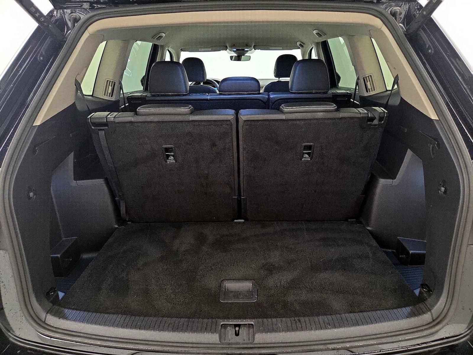 2025 Volkswagen Atlas SE w/Tech - Photo 21