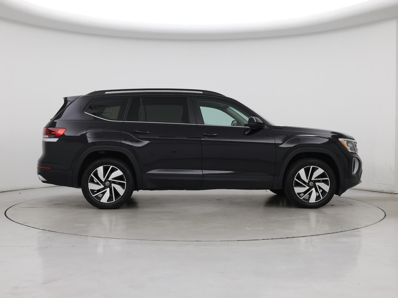 2025 Volkswagen Atlas SE w/Tech - Photo 8