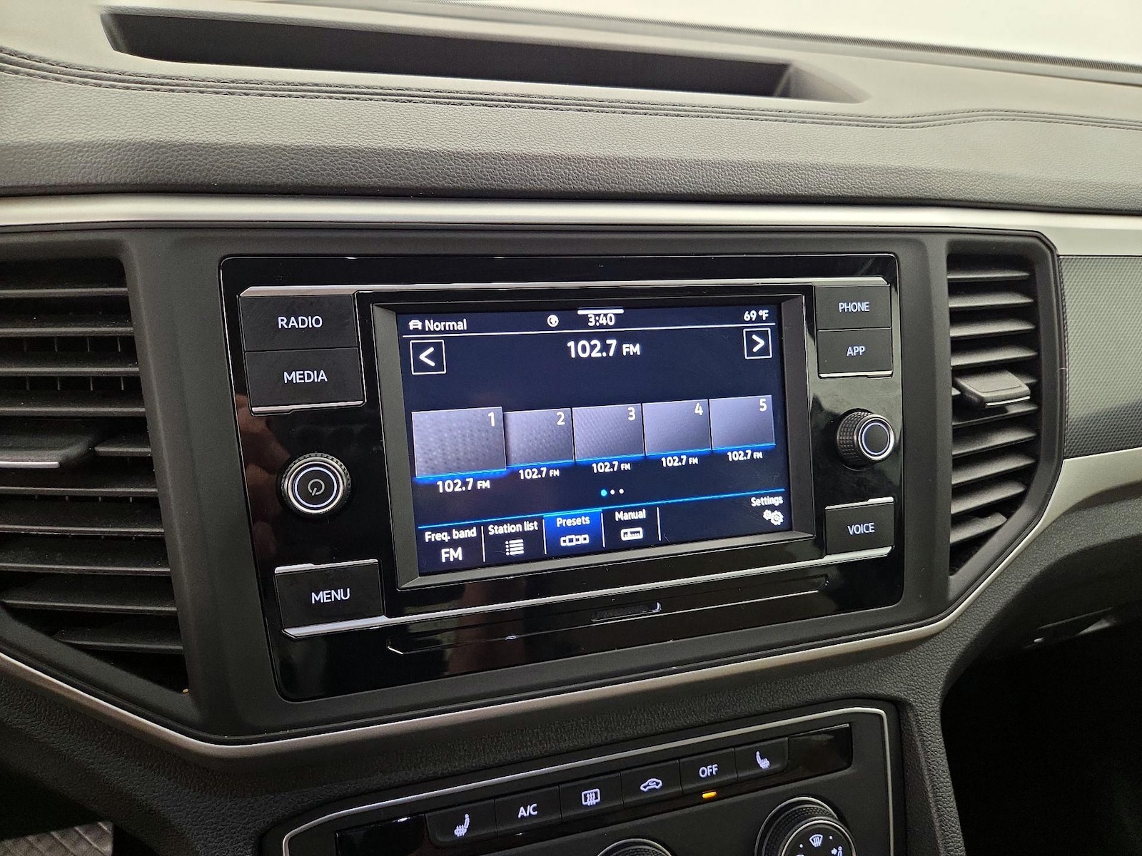 2022 Volkswagen Atlas Cross Sport SE - Photo 16