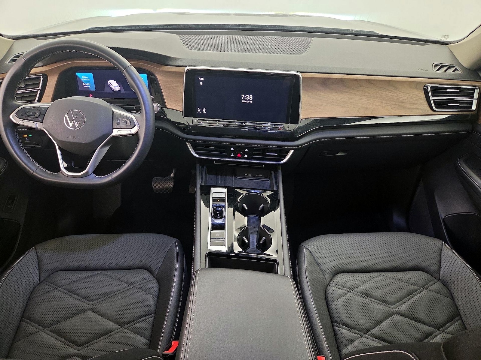 2025 Volkswagen Atlas SE w/Tech - Photo 10