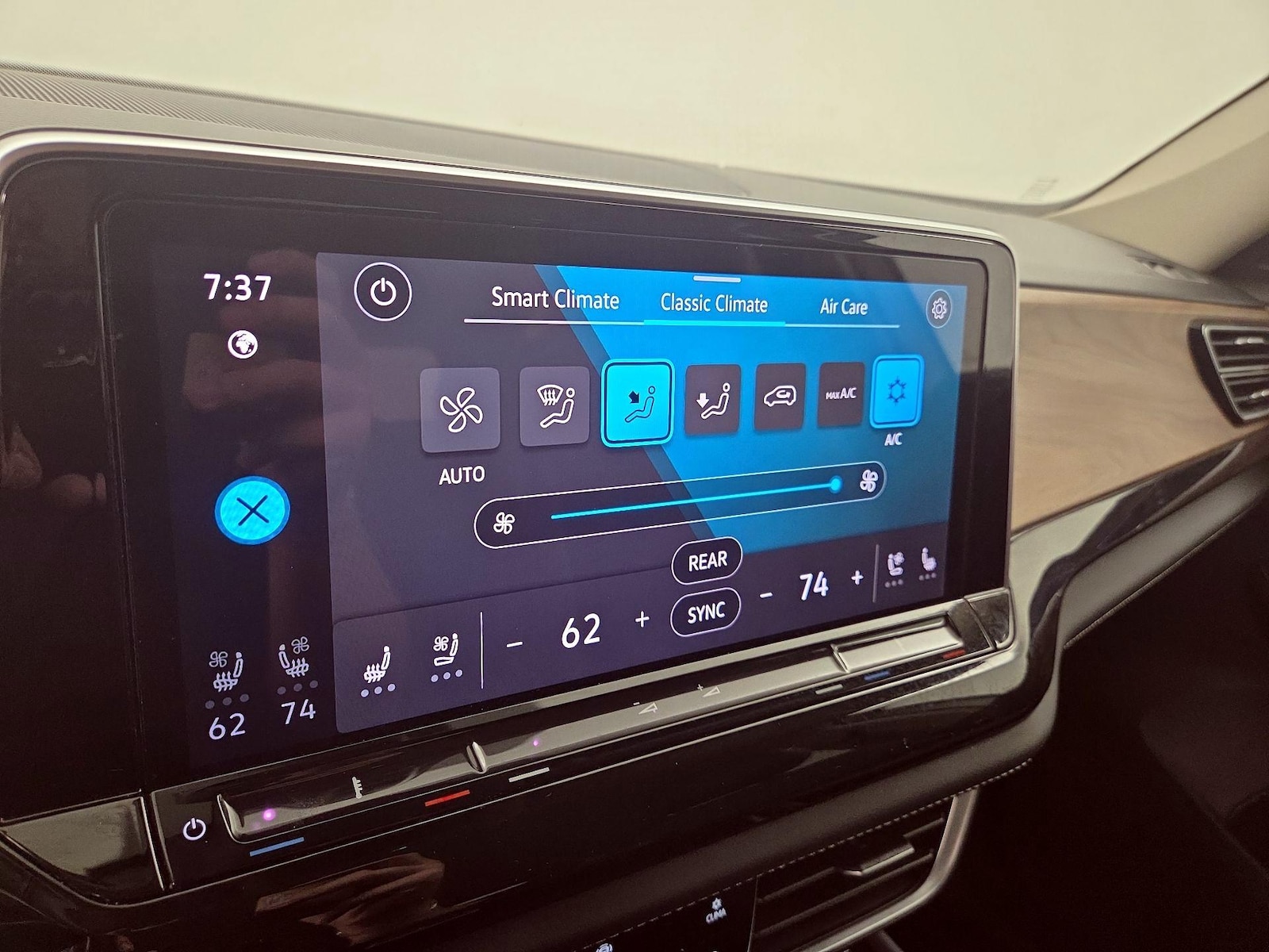 2025 Volkswagen Atlas SE w/Tech - Photo 17